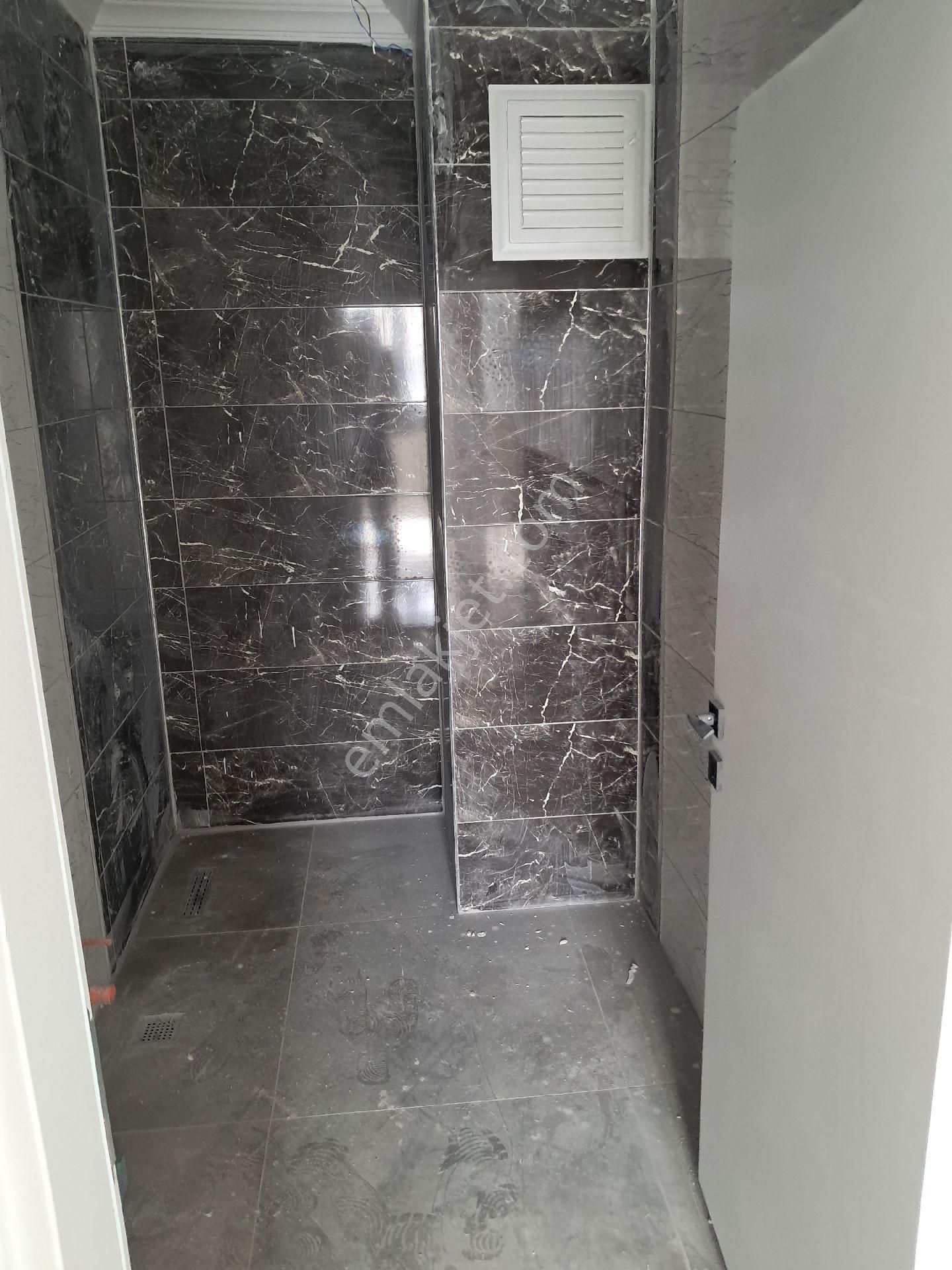 Edremit Tuzcumurat Satılık Daire Balıkesir/edremit'te Gümrük Mah.yeni Bina Sıfır 2 Oda+salon(açık Mutfak)73m2 D.gaz Sıfır