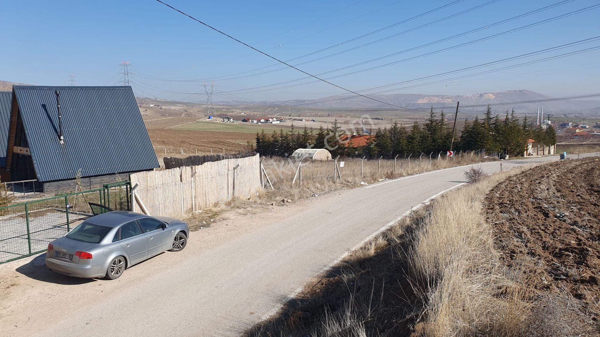 Asfalta Cephe Bungulov Ev Önünden Otobüs Geçmekte - Görsel 3