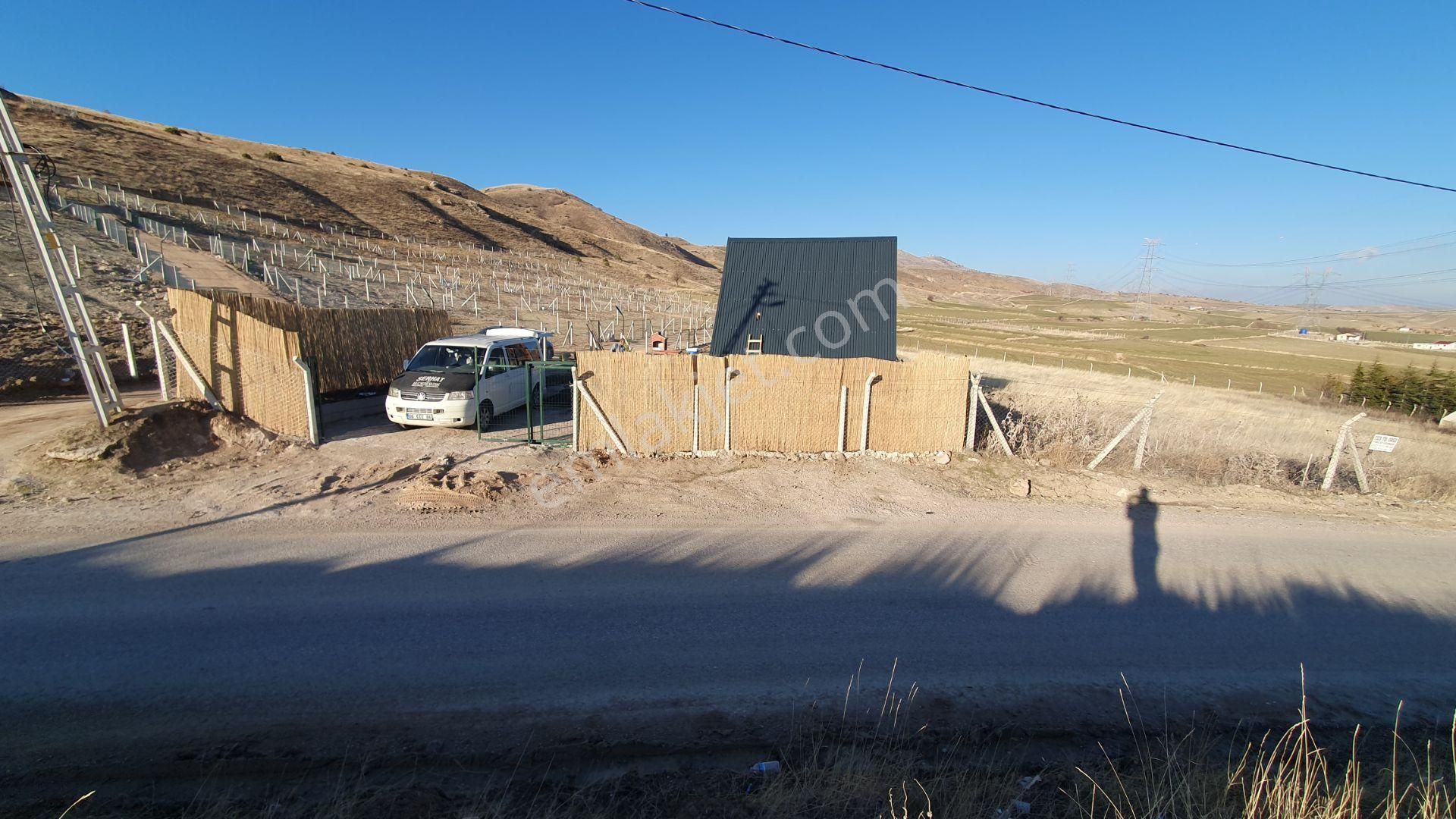 Asfalta Cephe Bungulov Ev Önünden Otobüs Geçmekte - Görsel 5