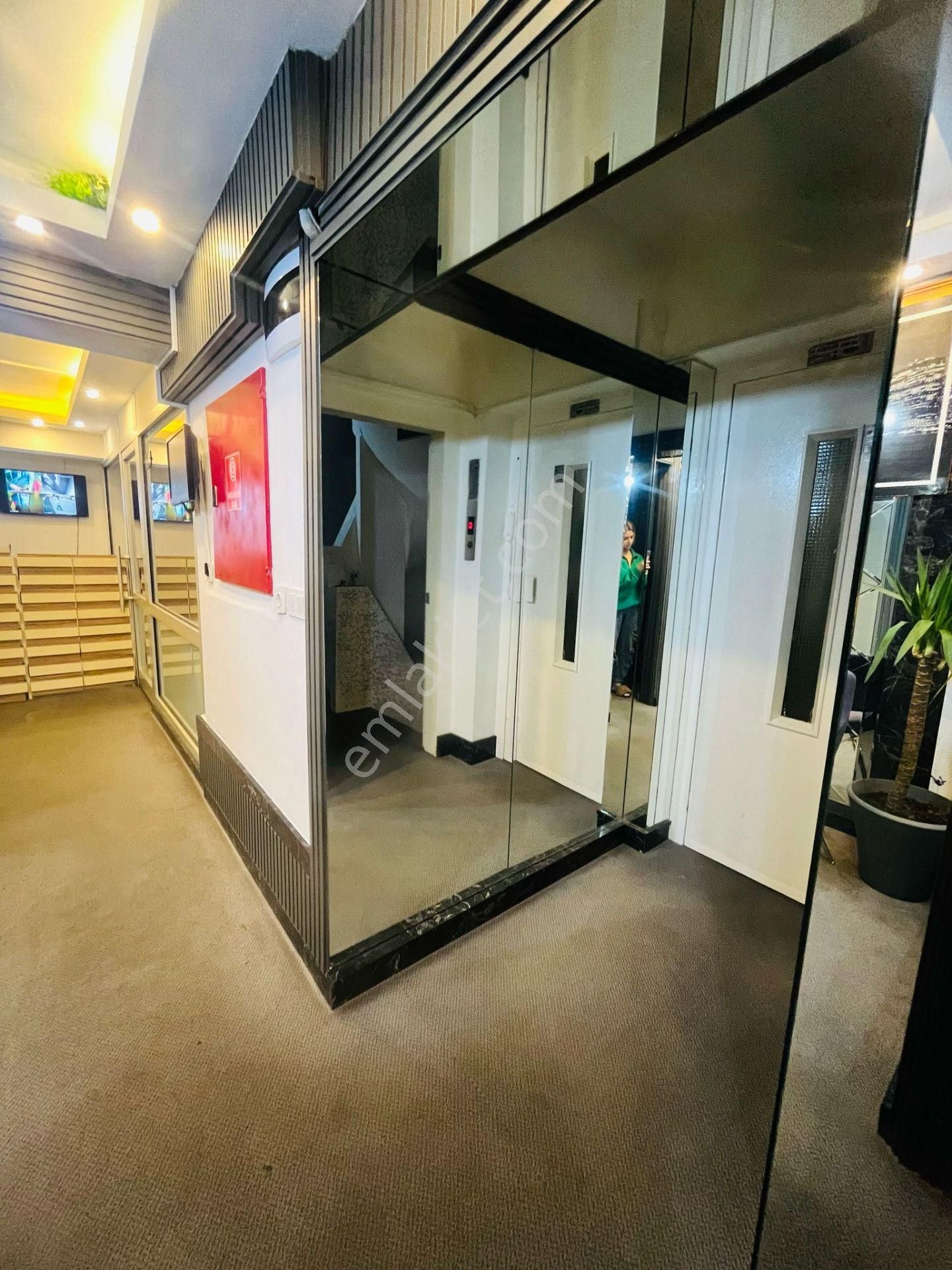 Karşıyaka Çarşı / İşbankası Sokağı Lüks Süit Daireler - Görsel 11