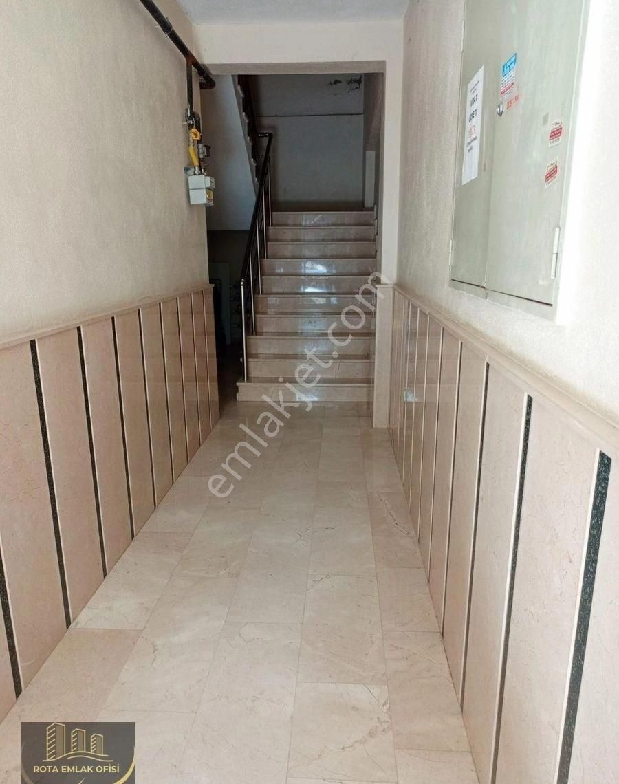 Altınova Hürriyet Kiralık Daire Altınova Merkezde Çok Geniş Kullanışlı Teraslı 150m2 Daire