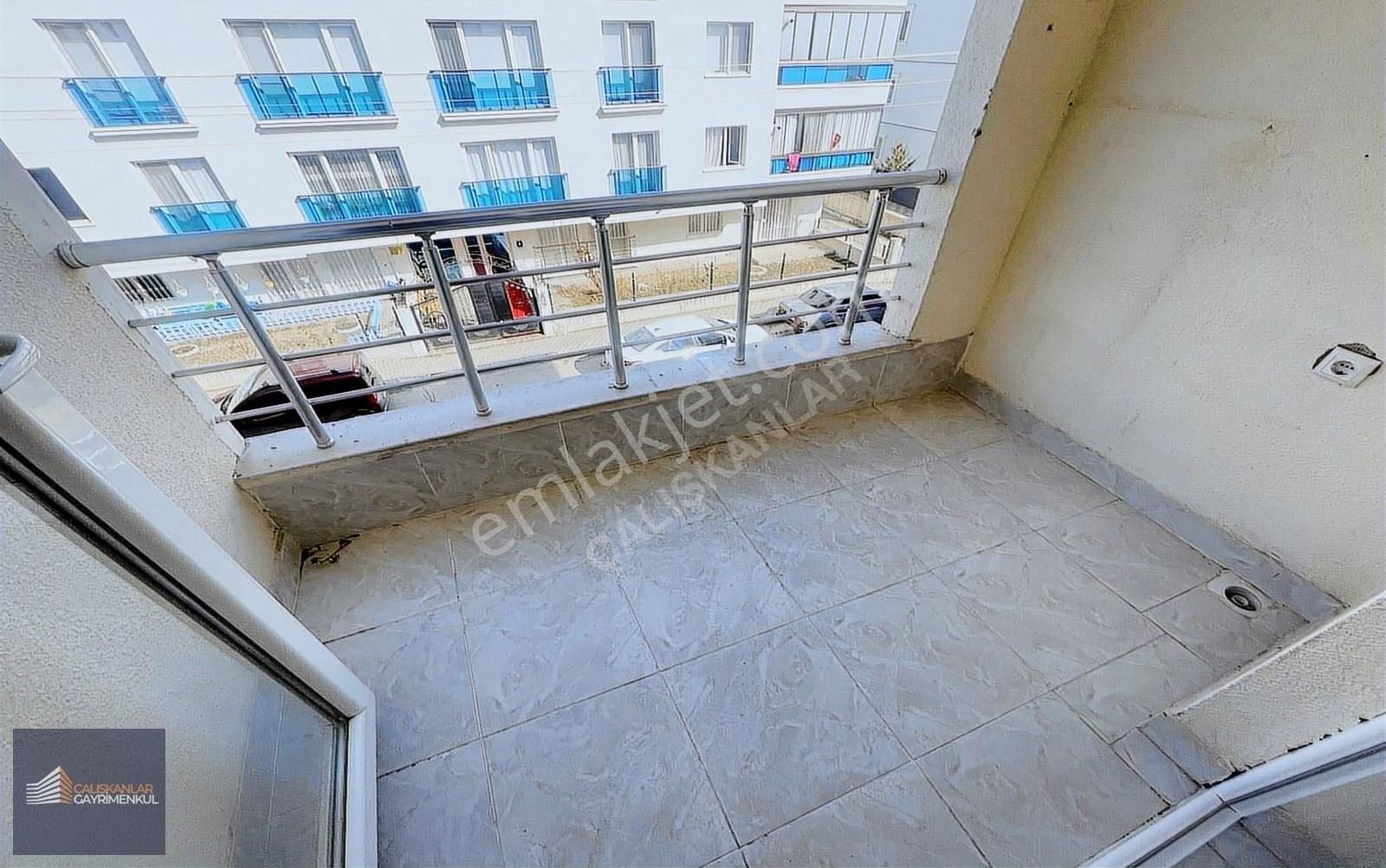 Sincan Menderes Satılık Daire Çalışkanlar Gyo Menderes Merkez/2.ara Kat 6 Yıllık Çift Balkon