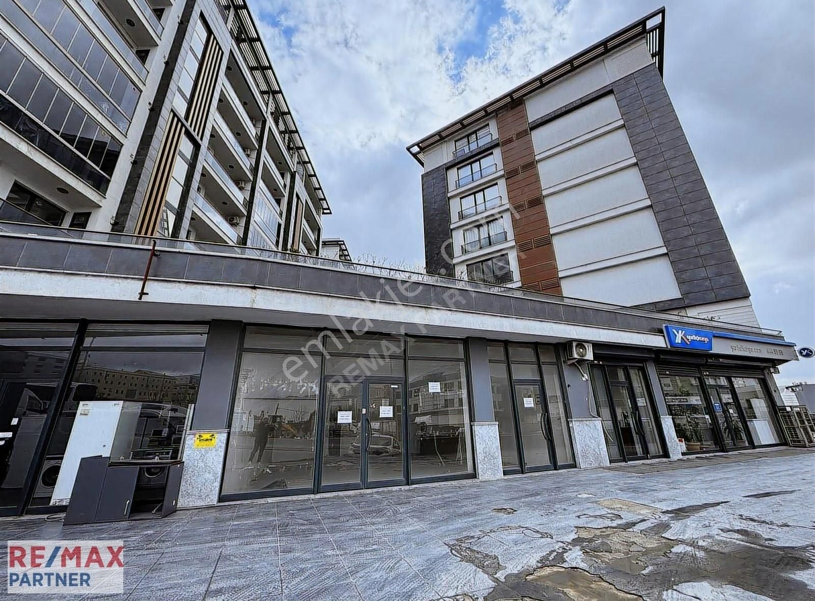 Beylikdüzü Kavaklı Satılık Dükkan & Mağaza Beylikdüzü Rose Garden Projesinde 154m² İskanlı Sıfır Dükkan