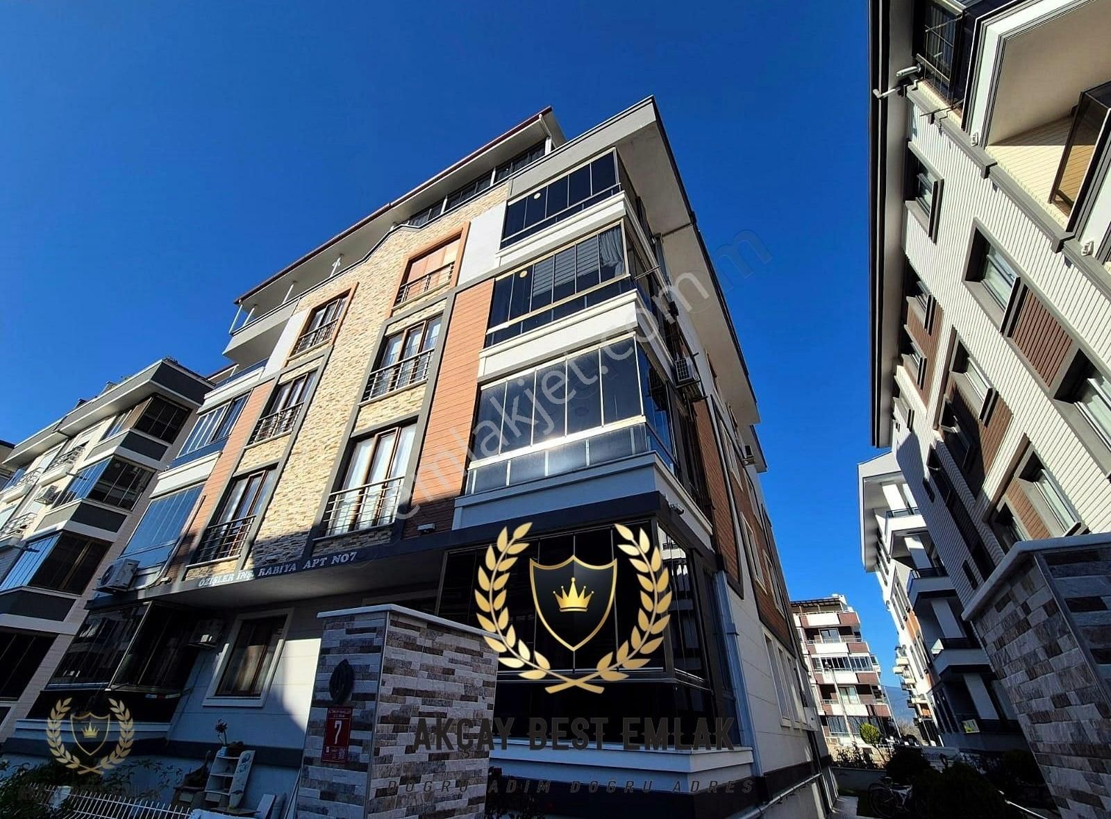 ⫸ Akçay Best Emlaktan ⫷ Altınkumda Geniş Cam Balkonlu Lüx 2+1