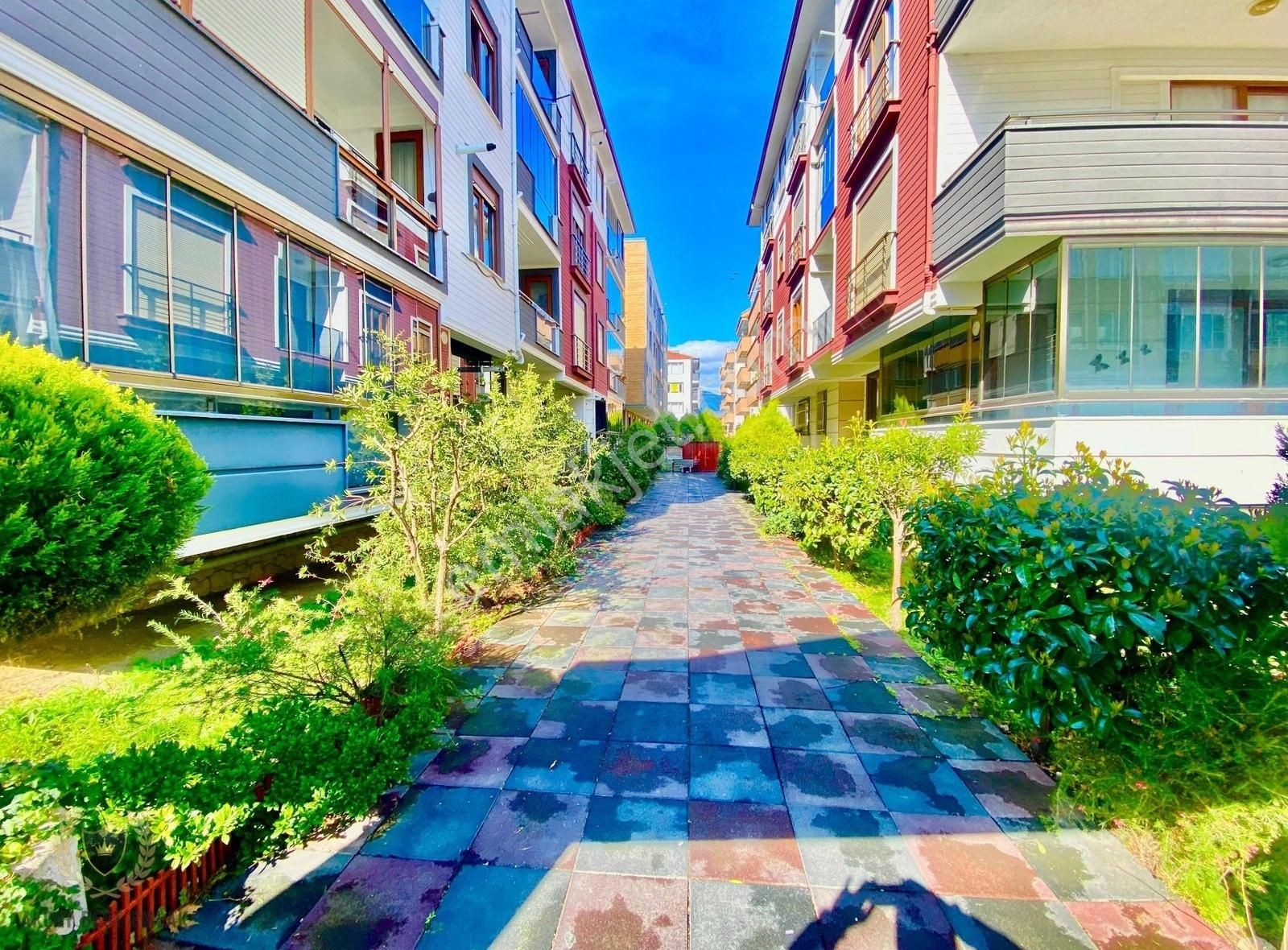 ⫸ Akçay Best Emlaktan ⫷ Altınkumda Ebeveyn Banyolu Geniş Lüx 3+1