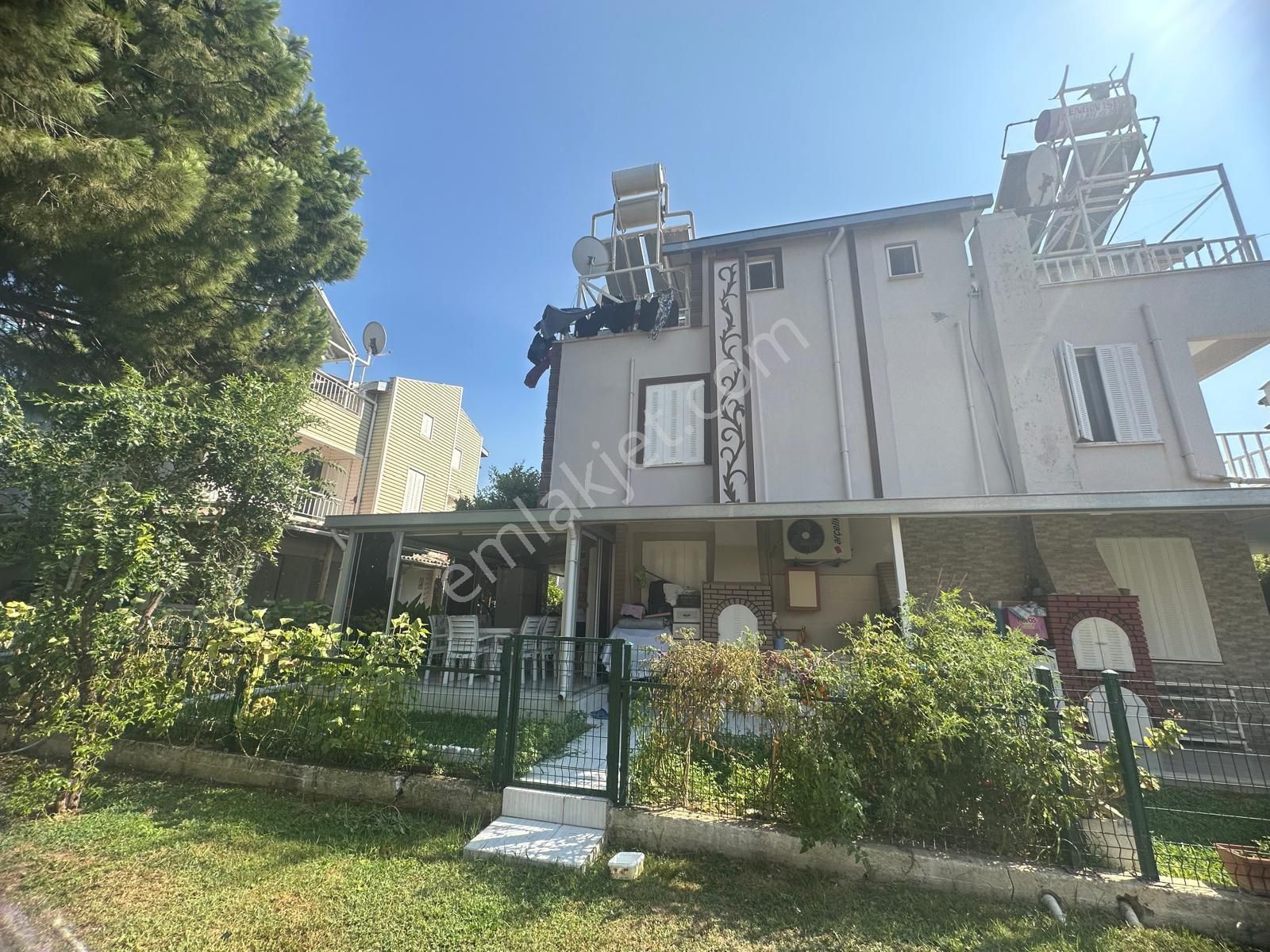 Kuşadası Davutlar Satılık Villa Kuşadası Davutlar'da, Denize 300m,6+1odalı,aykuştur Pazarı Yakınında Villa