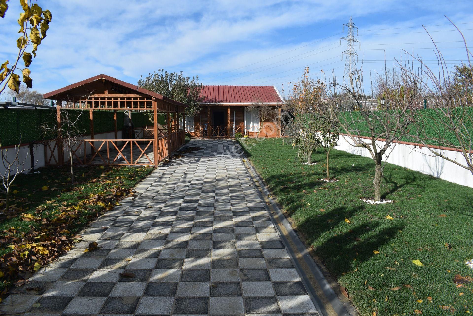 Silivri Çeltik'te Hakanlar İnşaattan Satılık Kütük Ev