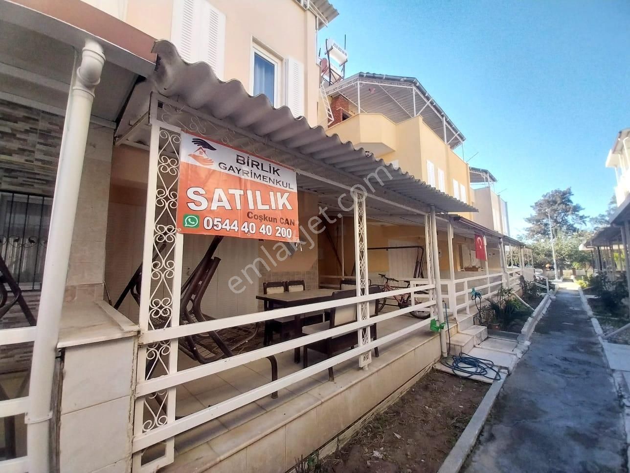 Kuşadası Soğucak Satılık Yazlık Kuşadası Sahil Sitelerinde 3+1 Kelepir Tribleks Yazlık