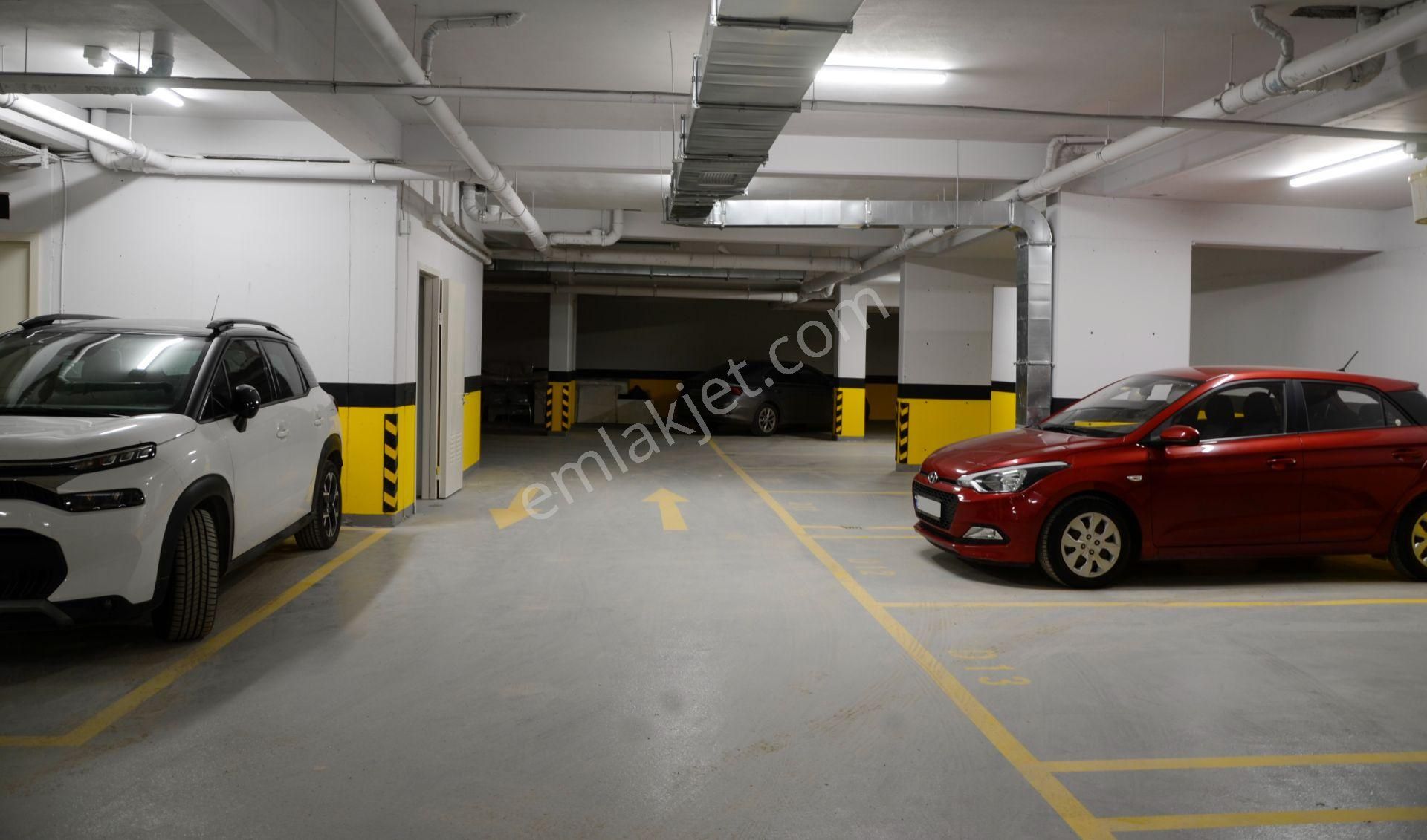 Koşuyolu, Validebağ Korusu Ve Park Manzaralı, İskanlı Yeni Bina, Ebeveyn Banyolu 3+1 - Görsel 4