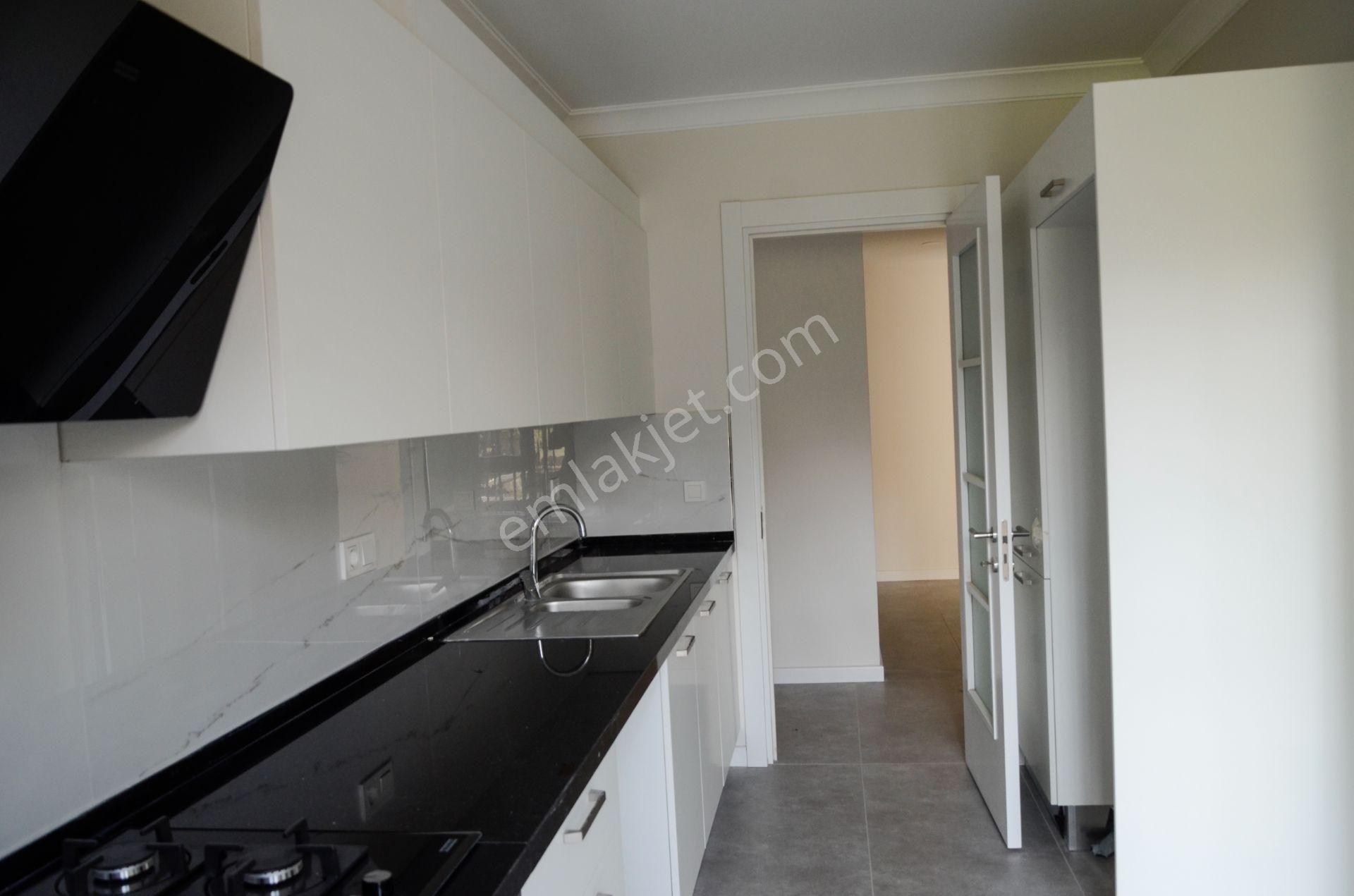 Koşuyolu, Validebağ Korusu Ve Park Manzaralı, İskanlı Yeni Bina, Ebeveyn Banyolu 3+1 - Görsel 21