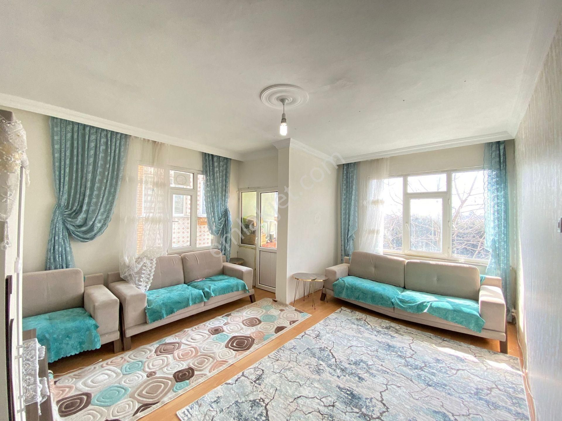 Bayrampaşa Cevatpaşada Satılık Arakat Daire 1+1