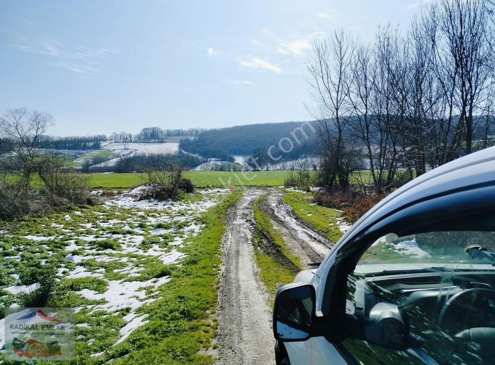 Adapazarı Aşırlar Satılık Tarla Aşırlar Köyünde 4200m2 Acil Satılık Tarla