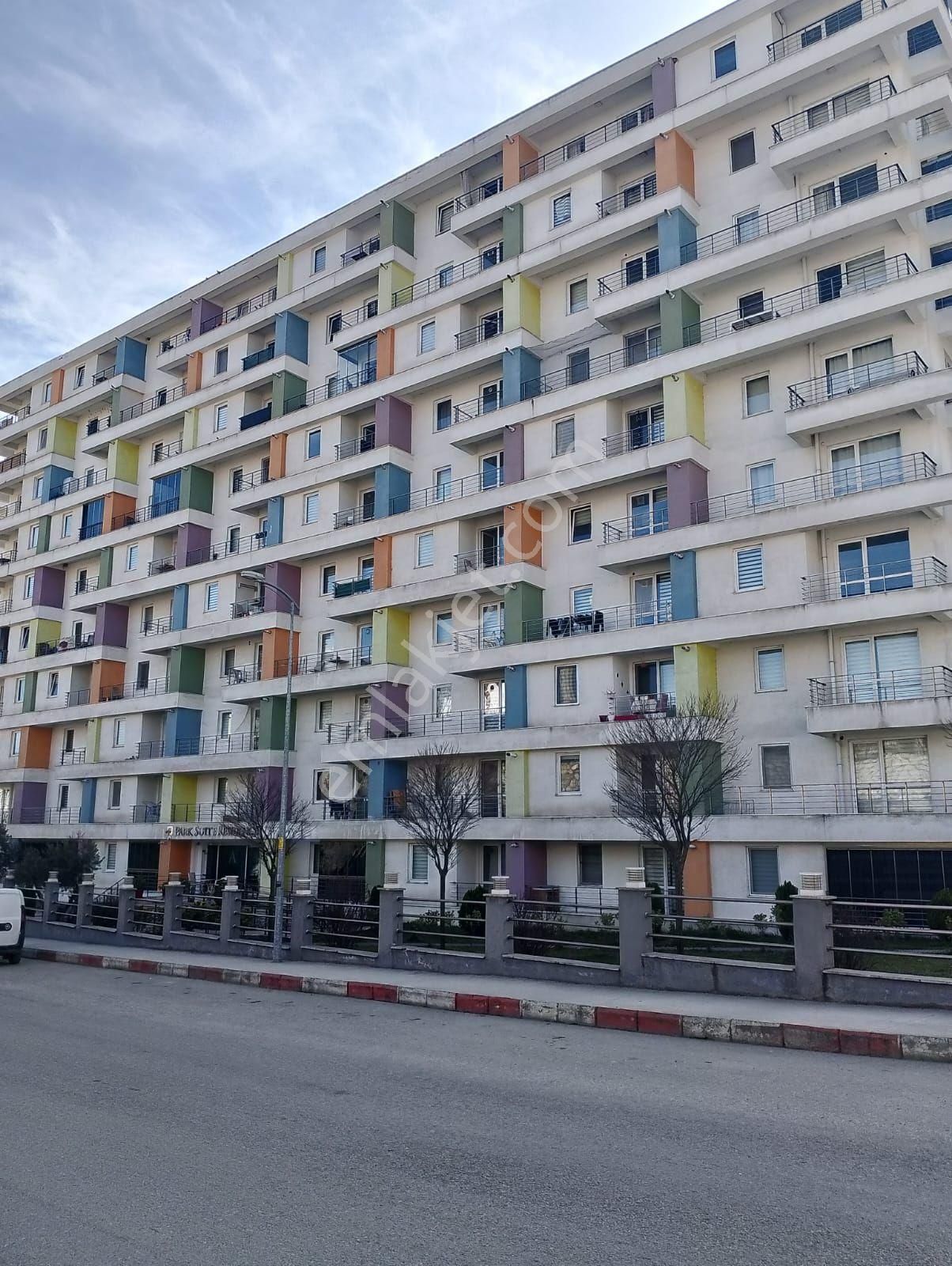 Karabük Merkez Üniversite Satılık Residence Karabük Üniversite Mahallesinde Yılmazpark Süite De Ara Kat Güney Cephe Geniş 1+1 Daire Satılıktır