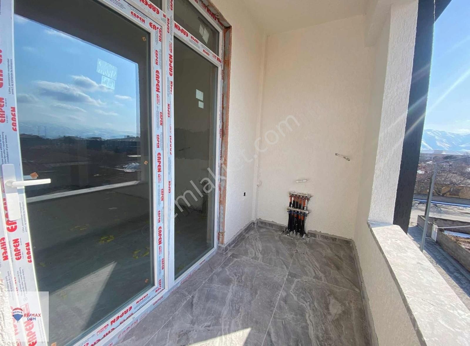 Erzincan Merkez Halitpaşa Satılık Daire Remax Dem'den Halitpaşa Mah. 2+1 Uygun Fiyatlı Satılık Daire