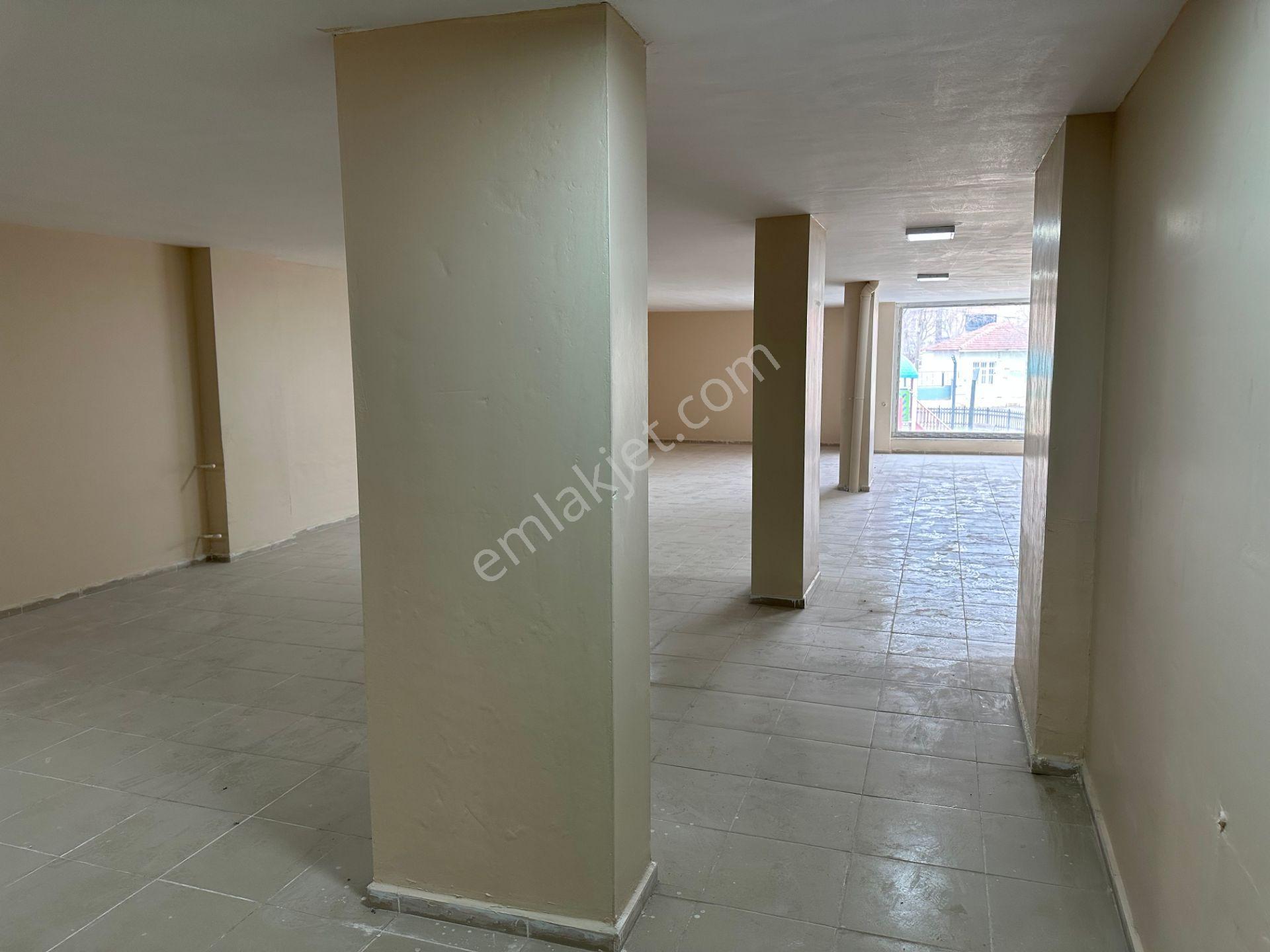 Tatlılar Gayrimenkul'den Saray İstanbul Cad. Kıyıköy Yolu Üzerinde 3 Katlı 400m2 İş Yeri - Görsel 24