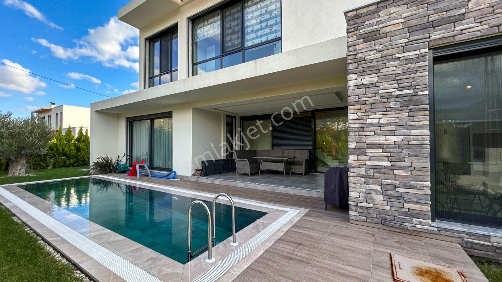 Güre Çamlıbel'de 380m2 Arsa İçerisinde Satılık Müstakil Havuzlu Villa - Görsel 11