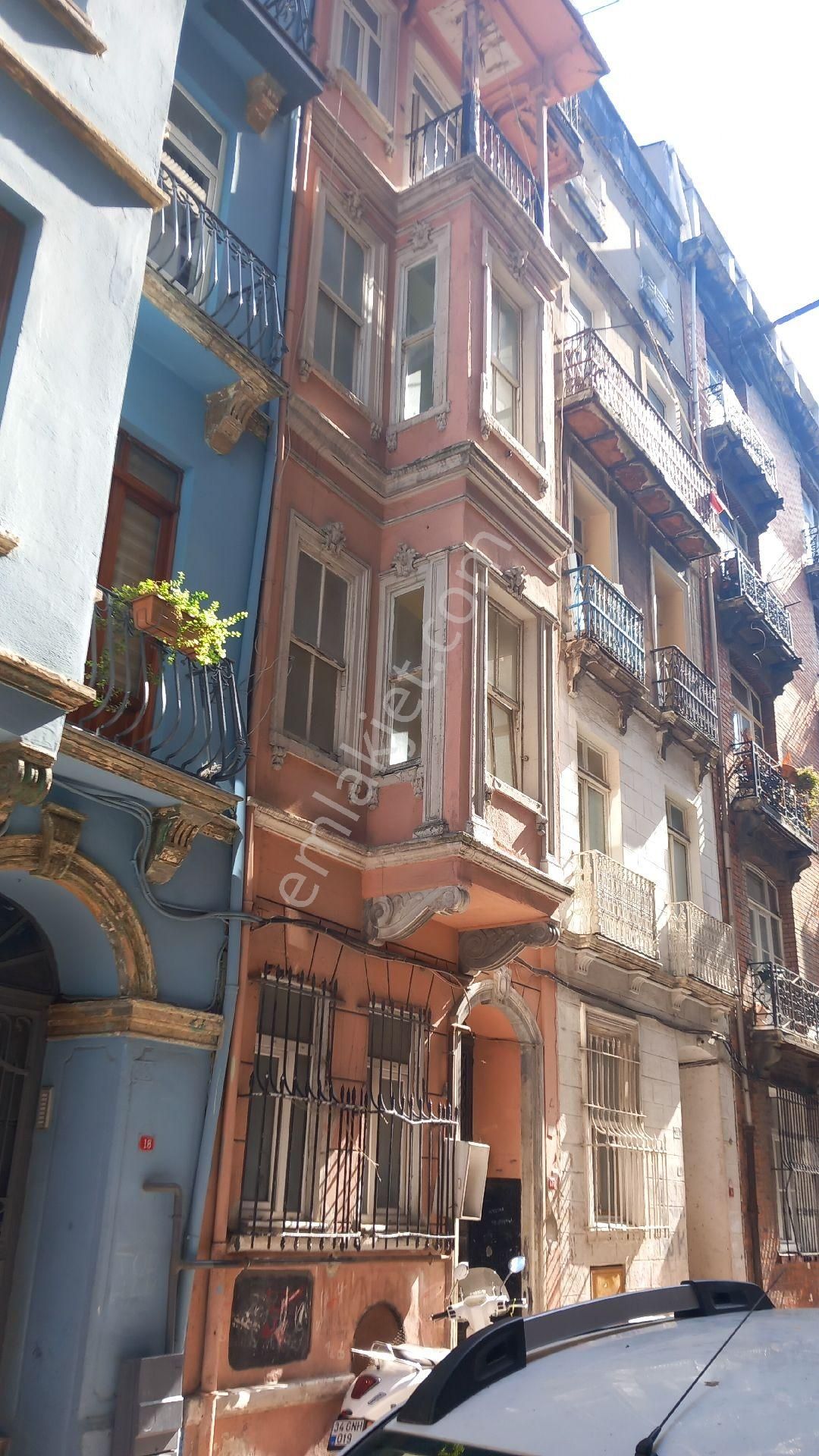 Beyoğlu Hacımimi Satılık Bina Galataporta Komşu Tarihi Bina