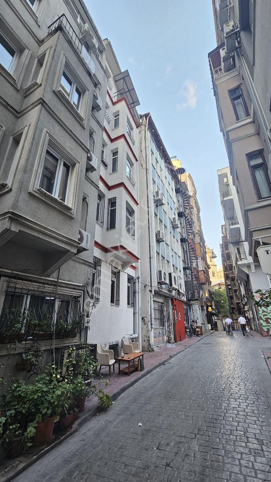 Taksim İstiklal Caddesi'ne Yakın 6 Katlı Satılık Apart Otel - Görsel 4