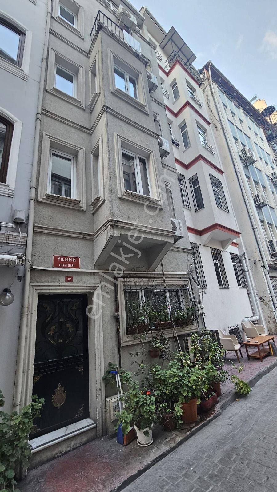 Taksim İstiklal Caddesi'ne Yakın 6 Katlı Satılık Apart Otel - Görsel 8