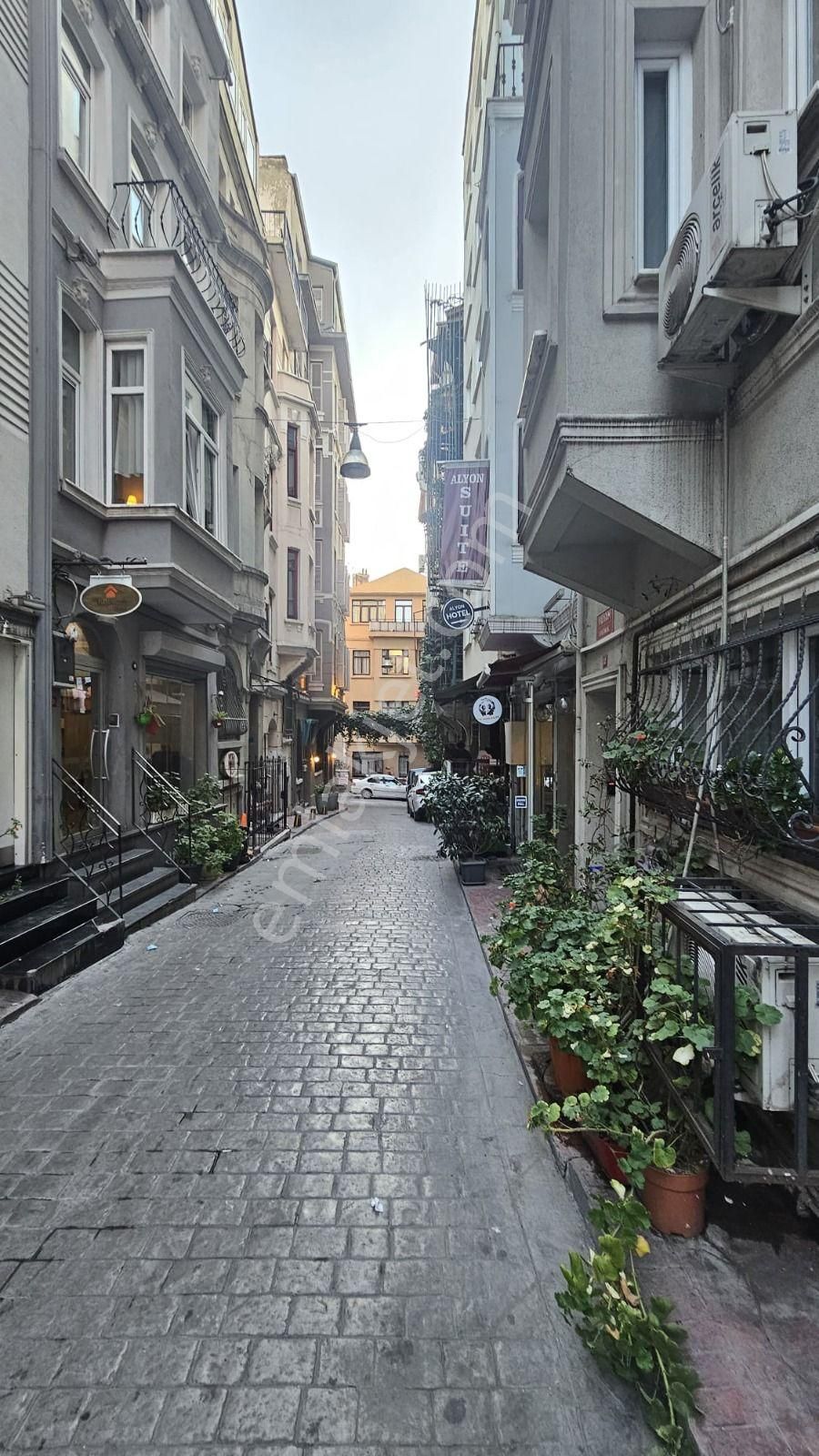 Taksim İstiklal Caddesi'ne Yakın 6 Katlı Satılık Apart Otel - Görsel 9