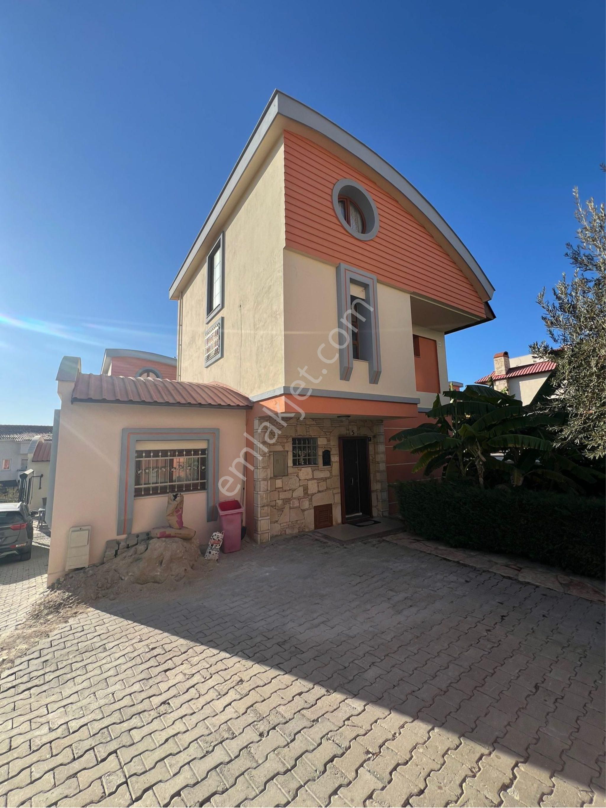 Kuşadası Türkmen Satılık Villa Marina Mevkii Tek Müstakil 6+2 Villa