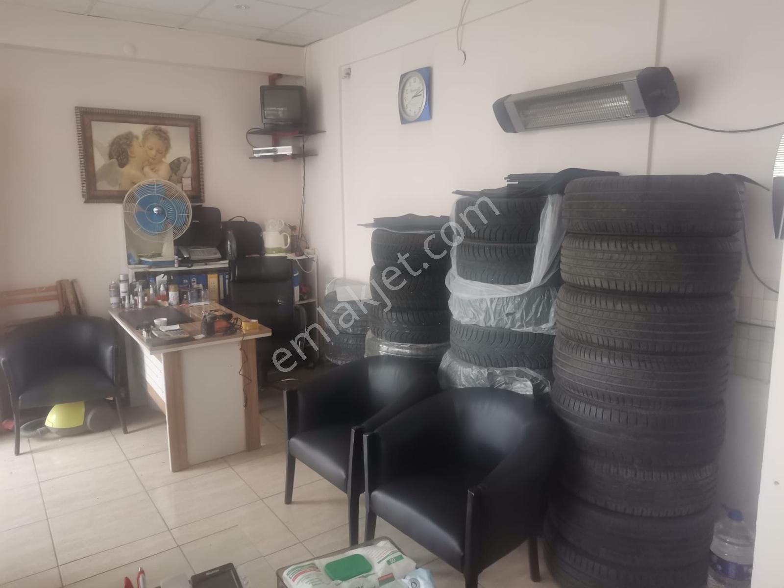 Keçiören Yayla Satılık Büro Keçiören Yayla Anasaglık Caddedesinde 30 M2 Cephesi Geniş Satılık Dükkan