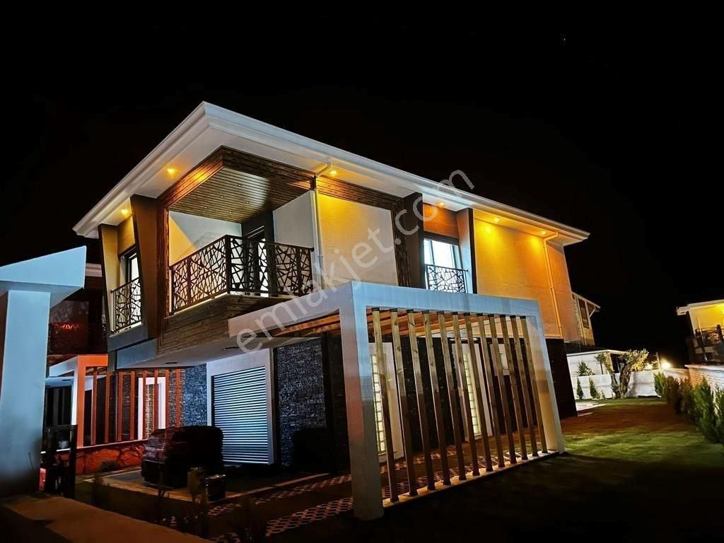Kuşadası Davutlar'da Satılık Müstakil Villa