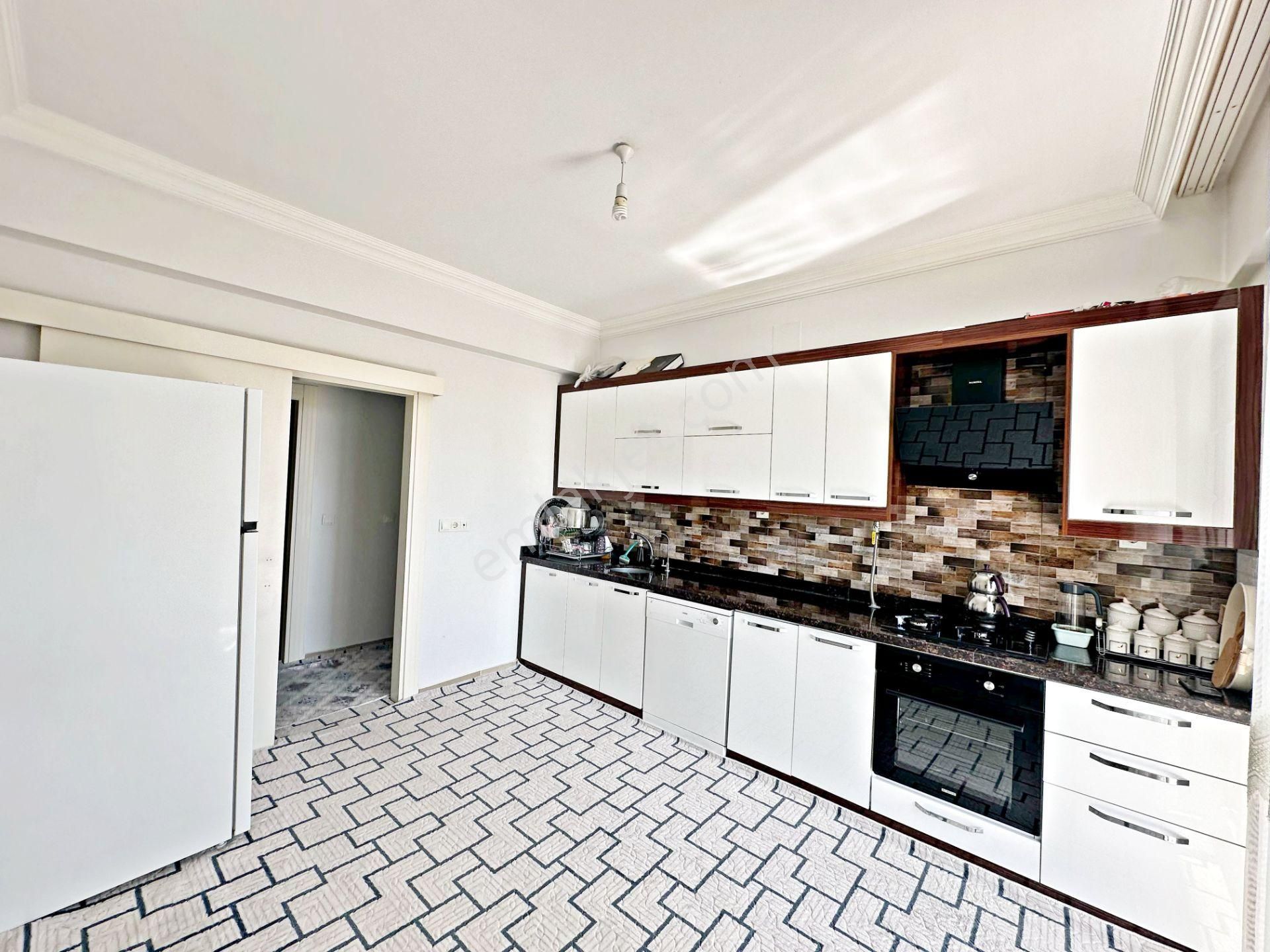 Belkız'da Aktif Konumda Geniş Oturumlu Masrafsız Ultralüx 2+1