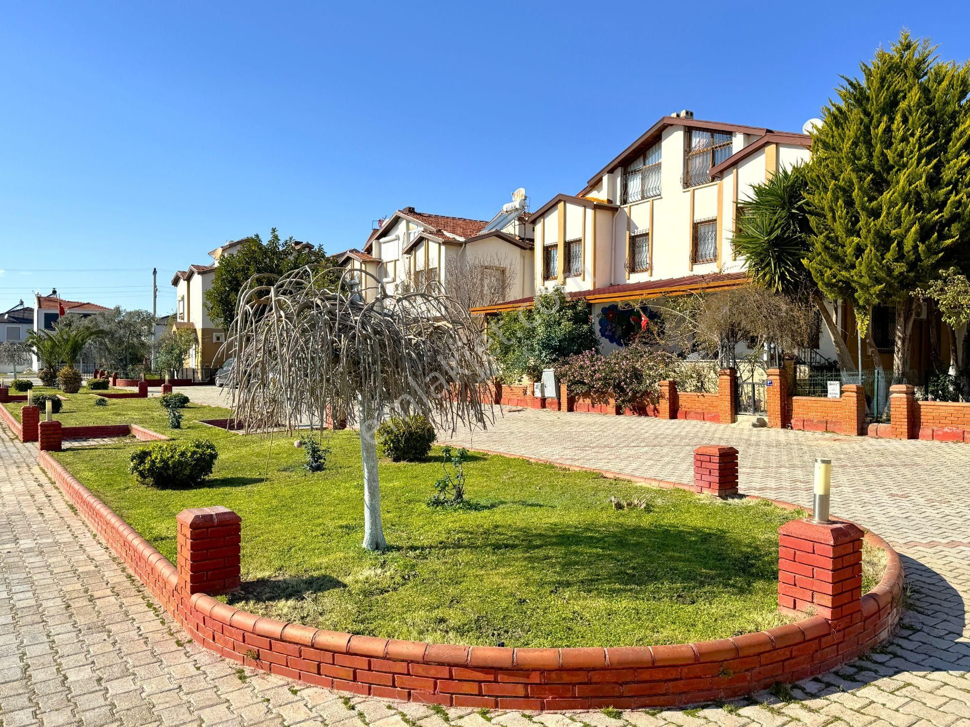 Didim Efeler Satılık Villa Didim'de Ortak Kullanım Havuzlu Site İçinde Bahçe Kullanımlı 4+1 Satılık Villa