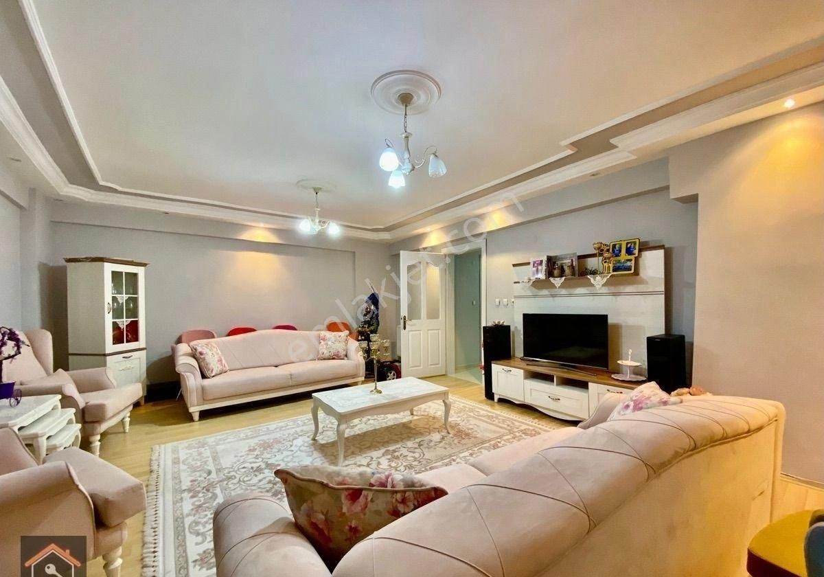 Günay Emlak'tan Torbalı Merkezde 4+1 200 M2 Asansörlü Satılık Arakat - Görsel 2