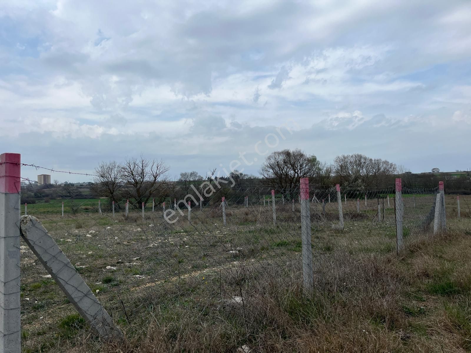 Saray Bozoba Satılık Konut İmarlı Akyüz Gayrimenkulden Saray Büyükyoncalı Da 433 Mt2 3 Kat İmarlı Arsa