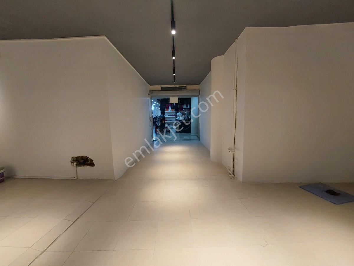Beşiktaş In En Prestijli Avm Sinde Yatırımlık Boş Dükkan - Görsel 17