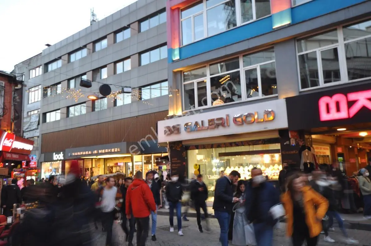 Beşiktaş In En Prestijli Avm Sinde Yatırımlık Boş Dükkan - Görsel 2