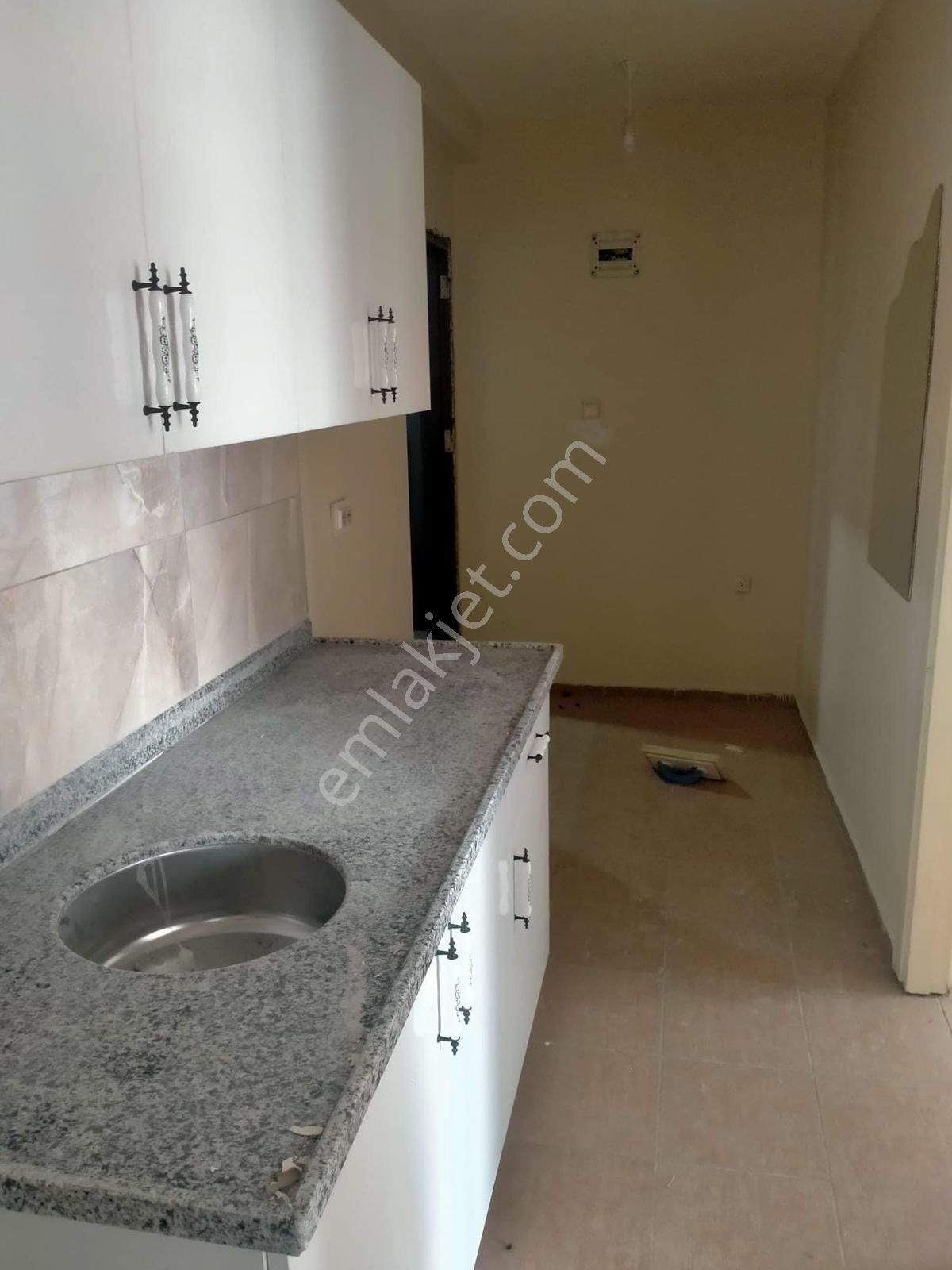 Mersin Akdeniz Barış Mah.kiralık 1+1 Daire - Görsel 4