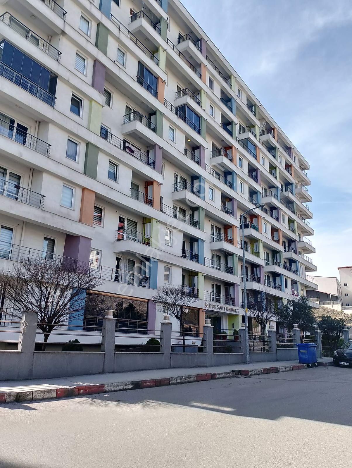 Karabük Merkez Üniversite Satılık Daire Karabük Üniversite Mahallesinde Yılmazpark Süite De Ara Kat Güney Cephe Geniş 1+1 Daire Satılıktır