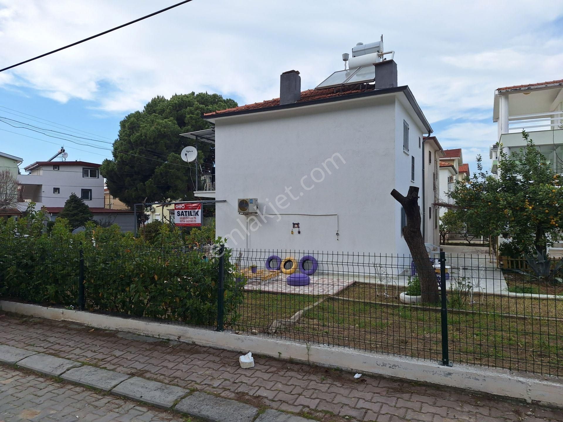 Aydın Kuşadası Denize Sıfır Satılık Villa Kuşadası Davutlar Sahile 75 Metre Satılık Villa