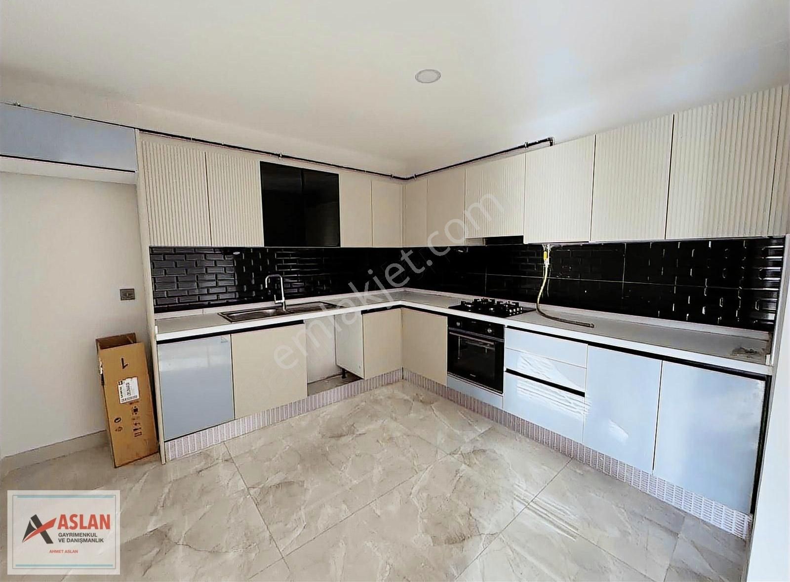 Çengelköyde Boğaz Manzaralı Dubleks 5+2 /250 M2 Site İçinde