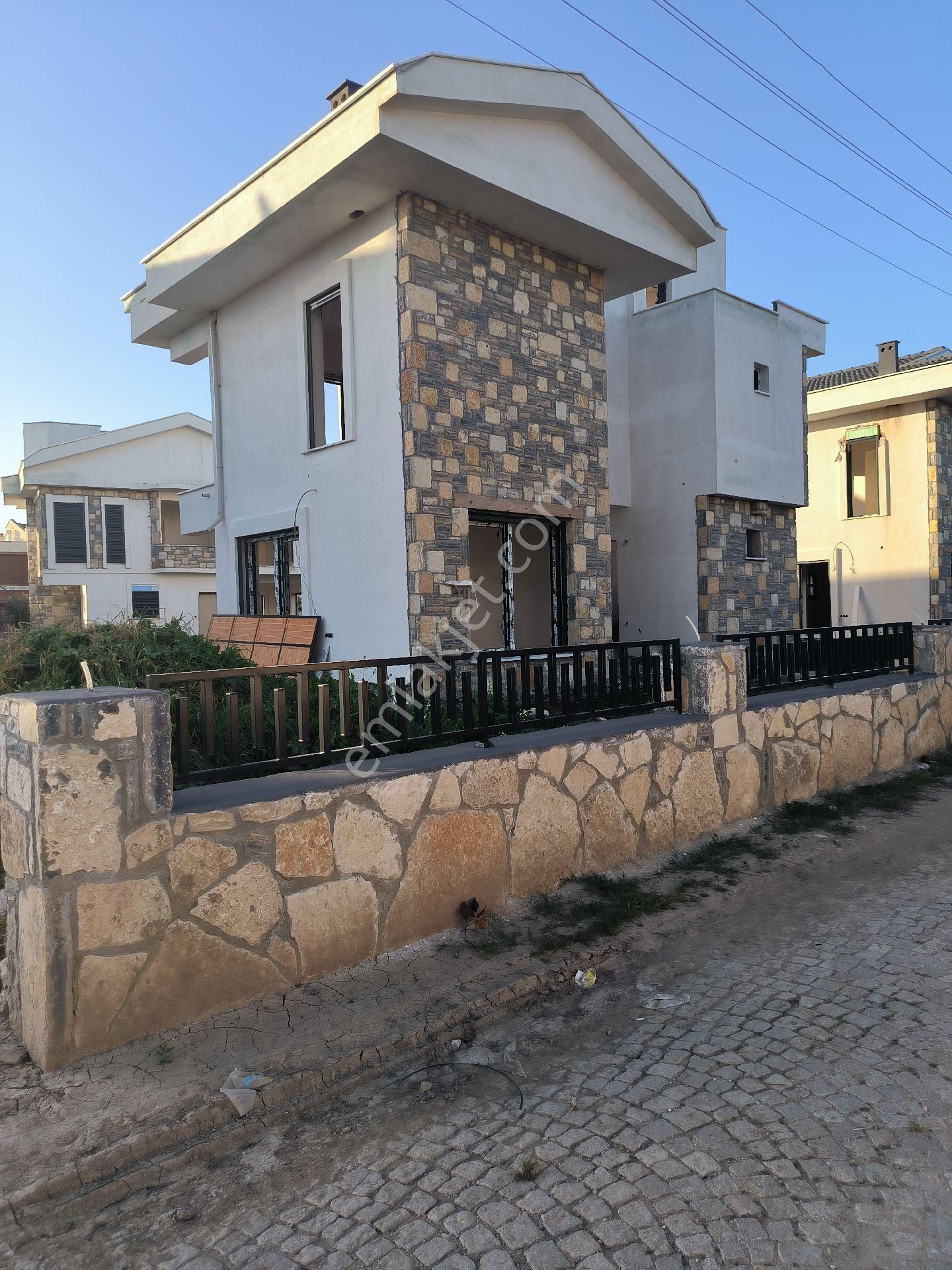 Ays Den Salihlerde Satılık Villa - Görsel 3