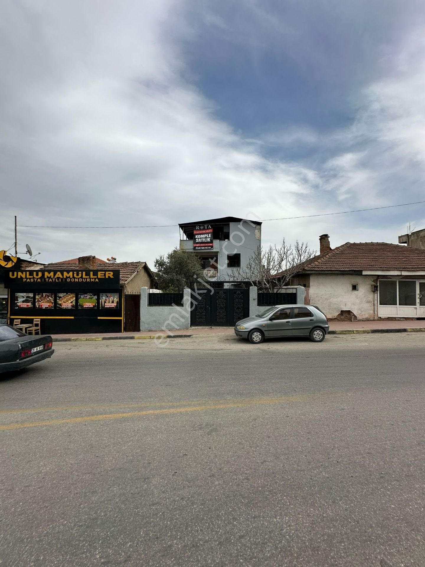 Alaşehir Yeni Satılık Müstakil Ev Rota Gayrimenkul' Den Alaşehir Yeni Mah. De Tapu Binası Karşısı Satılık Müstakil İki Katlı Ev🏠