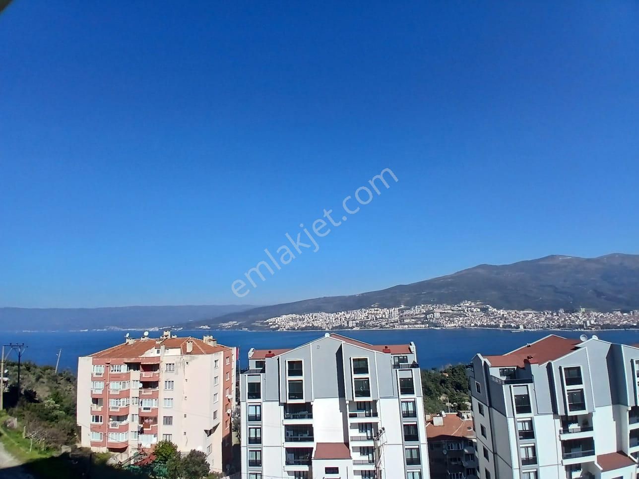 Gemlik Hisar Satılık Daire Hisartepede Deniz Manzaralı 3+1 Masrafsız Ara Kat Daire