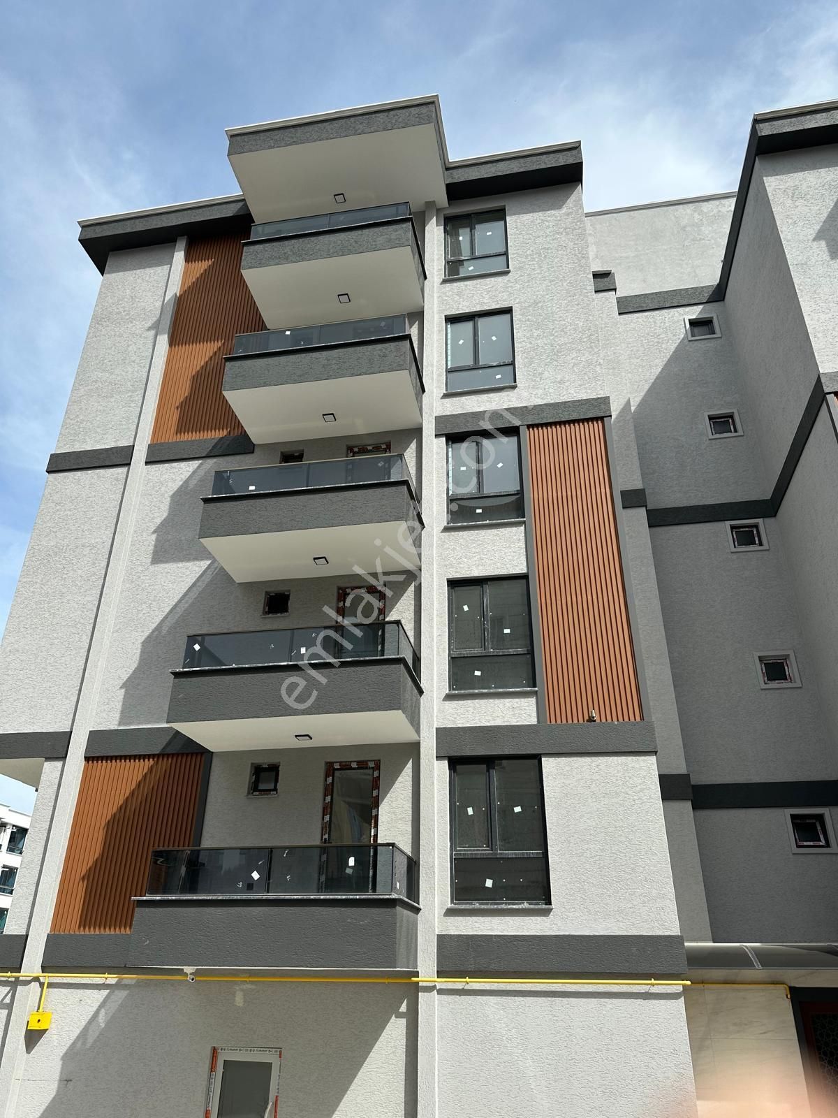 Truva'dan İstiklal'de Satılık 2+1 Tarzında 2 Balkonlu Lüks Daire - Görsel 2