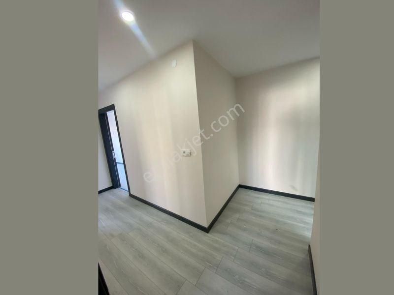 Kuşadası Davutlarda Satılık Ara Kat Çift Balkon Yeni 2+1 Daire