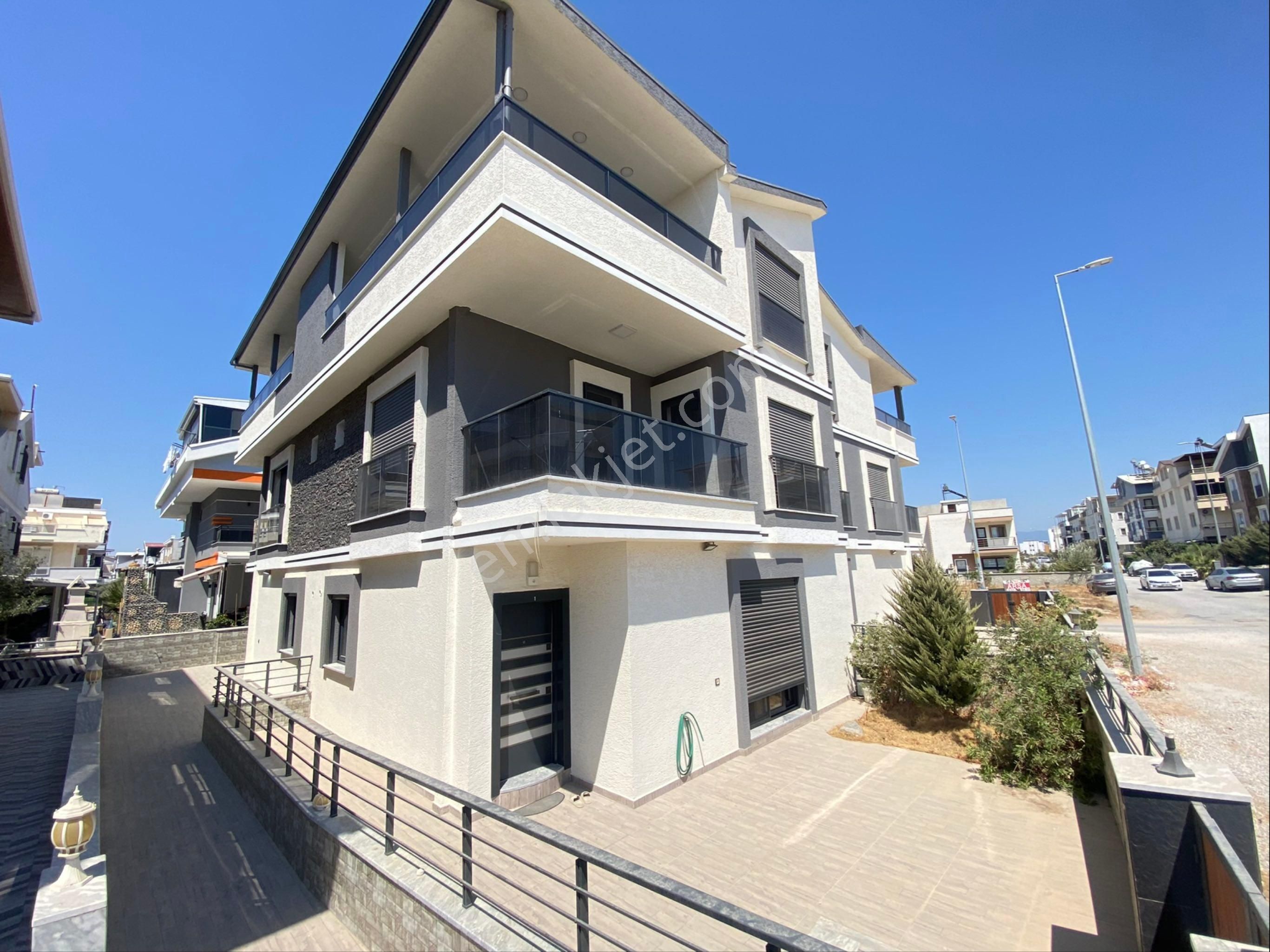 Didim Efeler Satılık Villa Didimde Satılık Sıfır Yapı 3+1 Açık Mutfak Triplex Villa