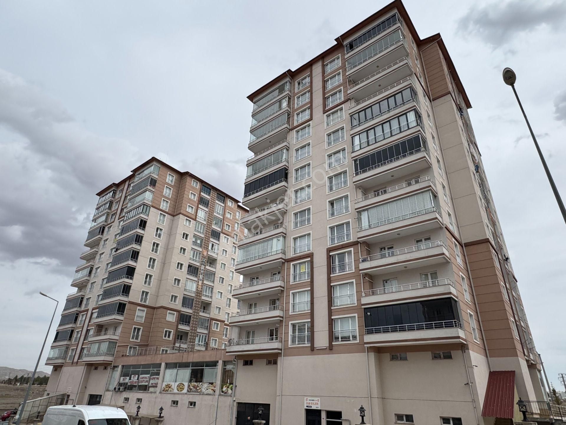 Sivas Merkez Ahmet Turangazi Satılık Daire Sivas Gmt Emlak'tan Emmioğlu Sitesi Satlık Full Arakat 3+1 Daire