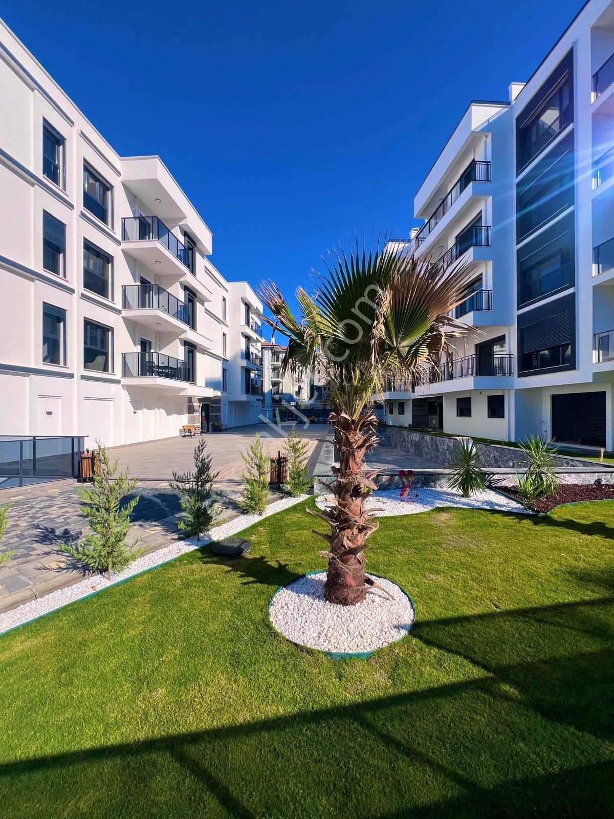 Havuzlu Site İçerisinde Satılık 2+1 Daire