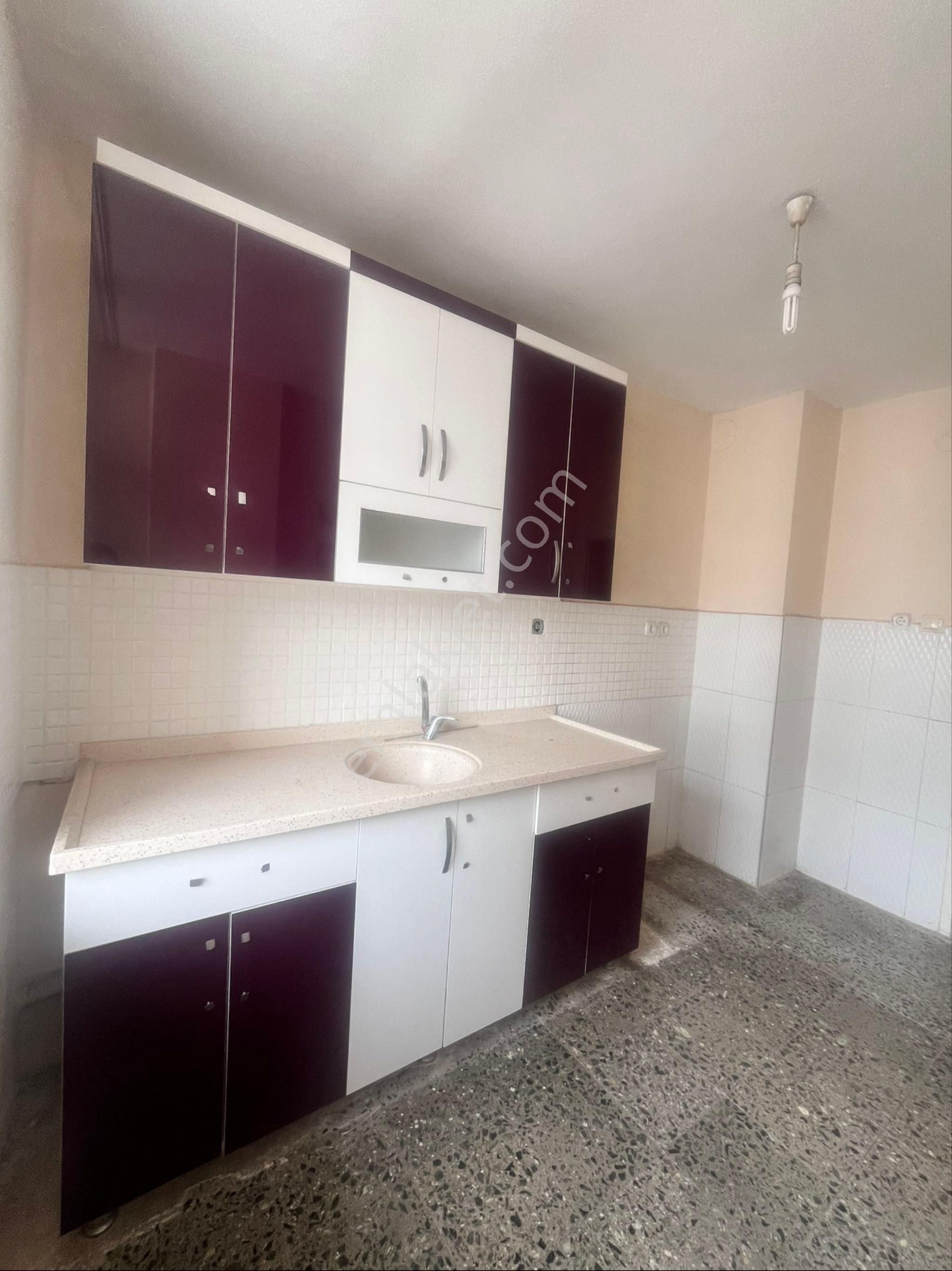 Seyhan Yeşilyurt Kiralık Daire Adana Seyhan Yeşilyurt Mahallesi'nde Merkezi Konumda 2+1 Uygun Fiyatlı Kiralık Daire