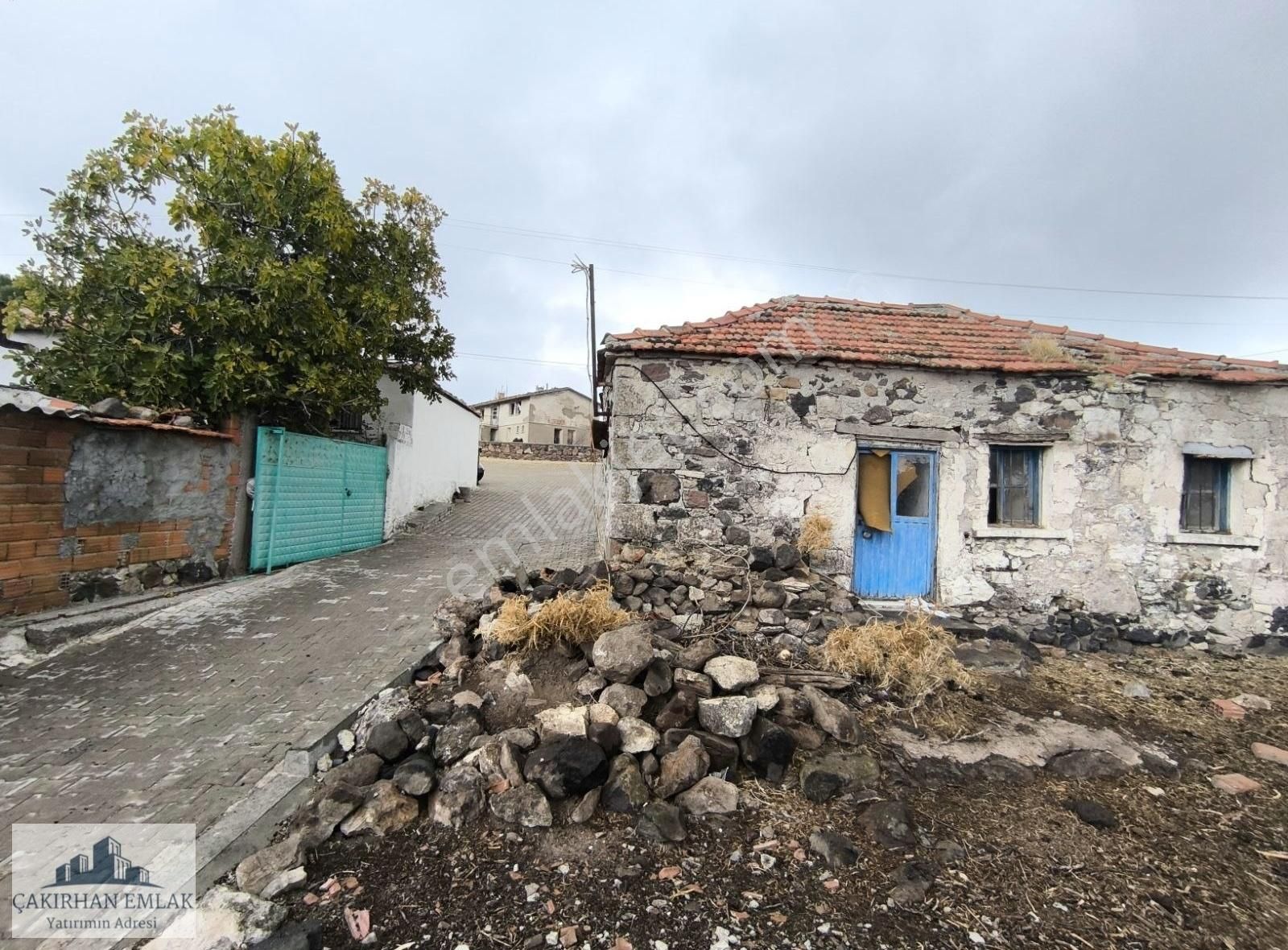 Kızıltepe Köy Merkezinde Satılık Avlulu Kargır Ev - Görsel 8