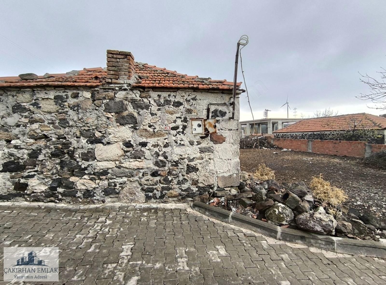 Kızıltepe Köy Merkezinde Satılık Avlulu Kargır Ev - Görsel 11