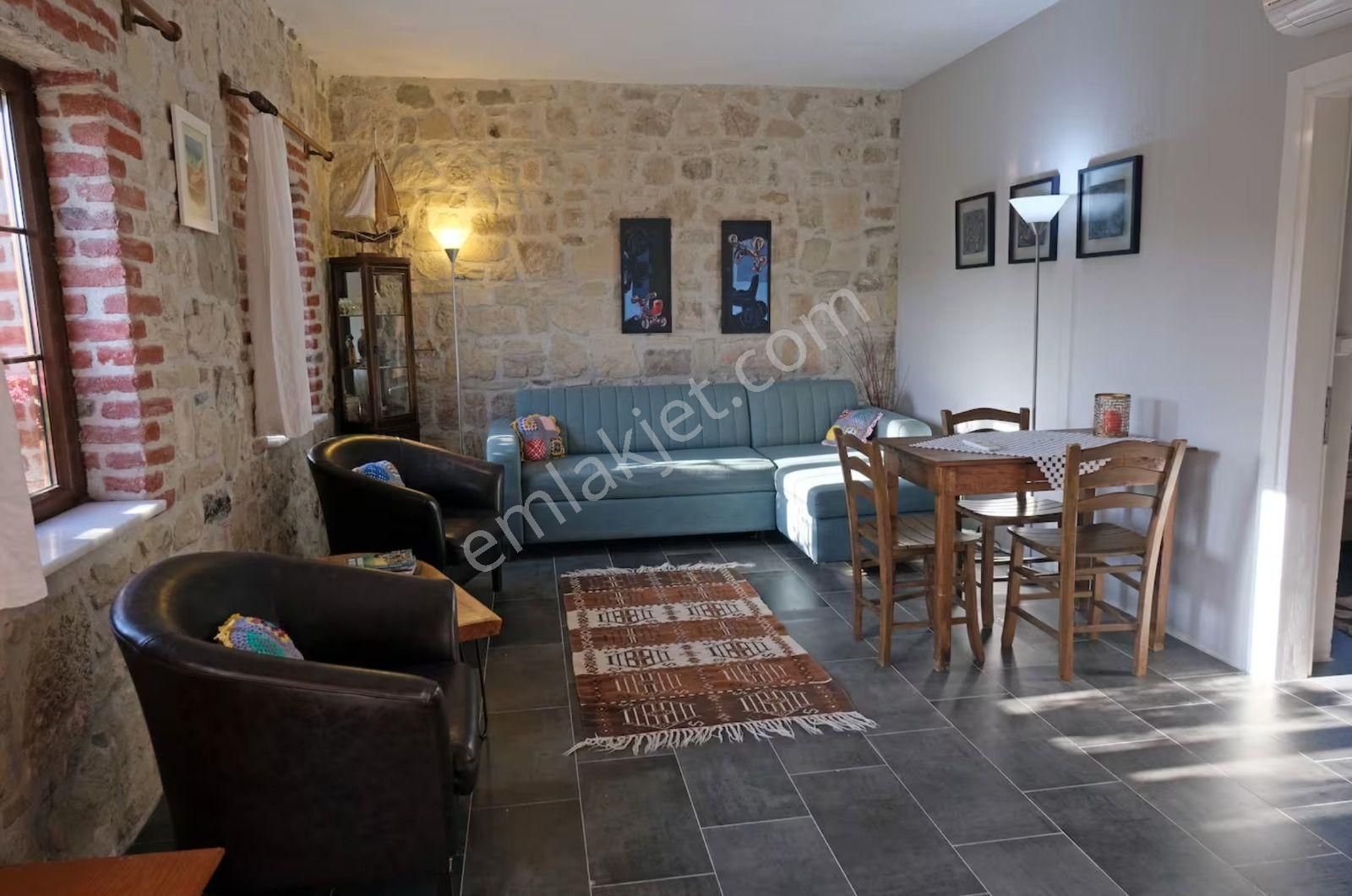 Premar Ayvada'dan Ayvalık Mutlu Köy’de Geniş Bahçeli Müstakil Taş Bina - Görsel 3