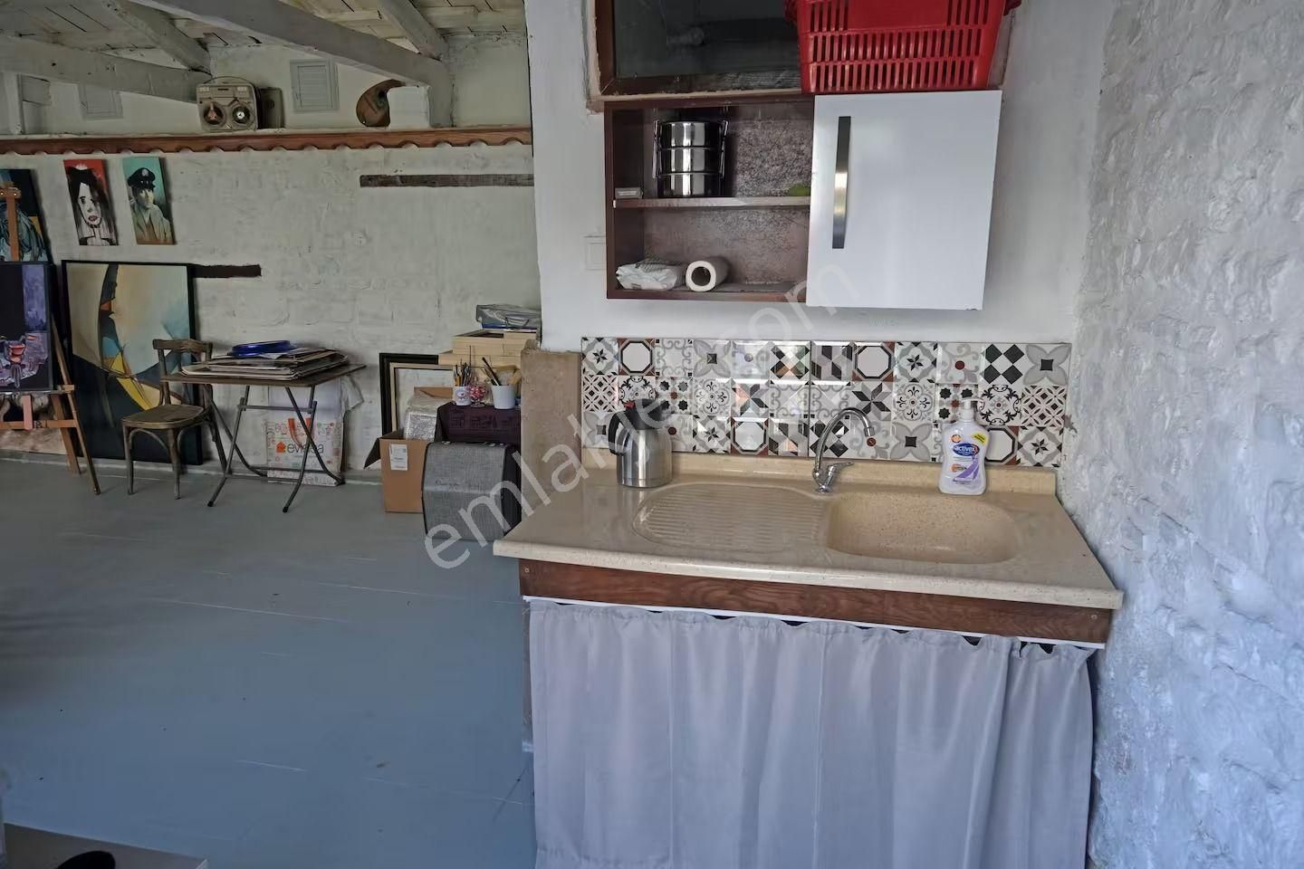 Premar Ayvada'dan Ayvalık Mutlu Köy’de Geniş Bahçeli Müstakil Taş Bina - Görsel 6